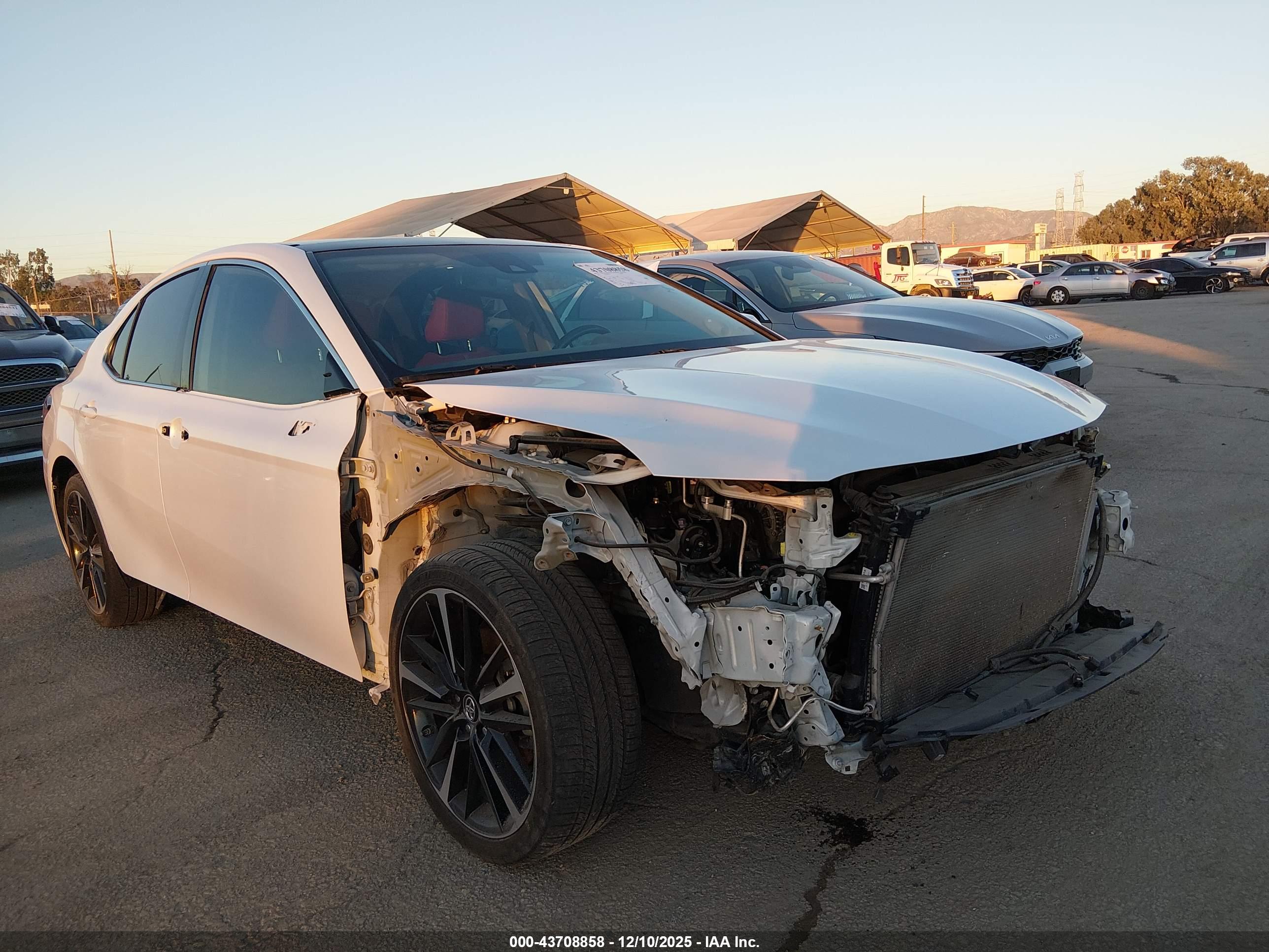 TOYOTA CAMRY image 6