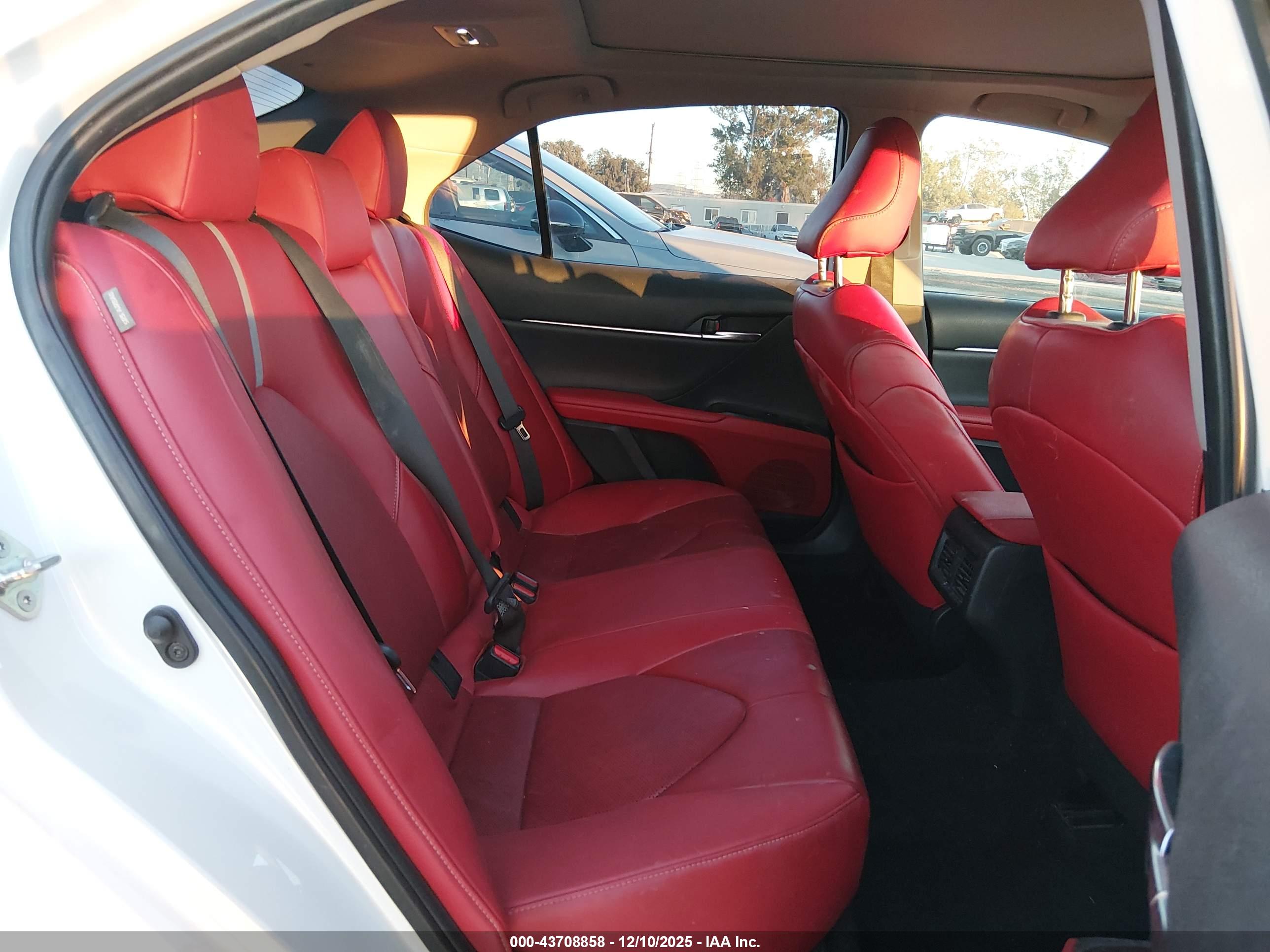 TOYOTA CAMRY image 8