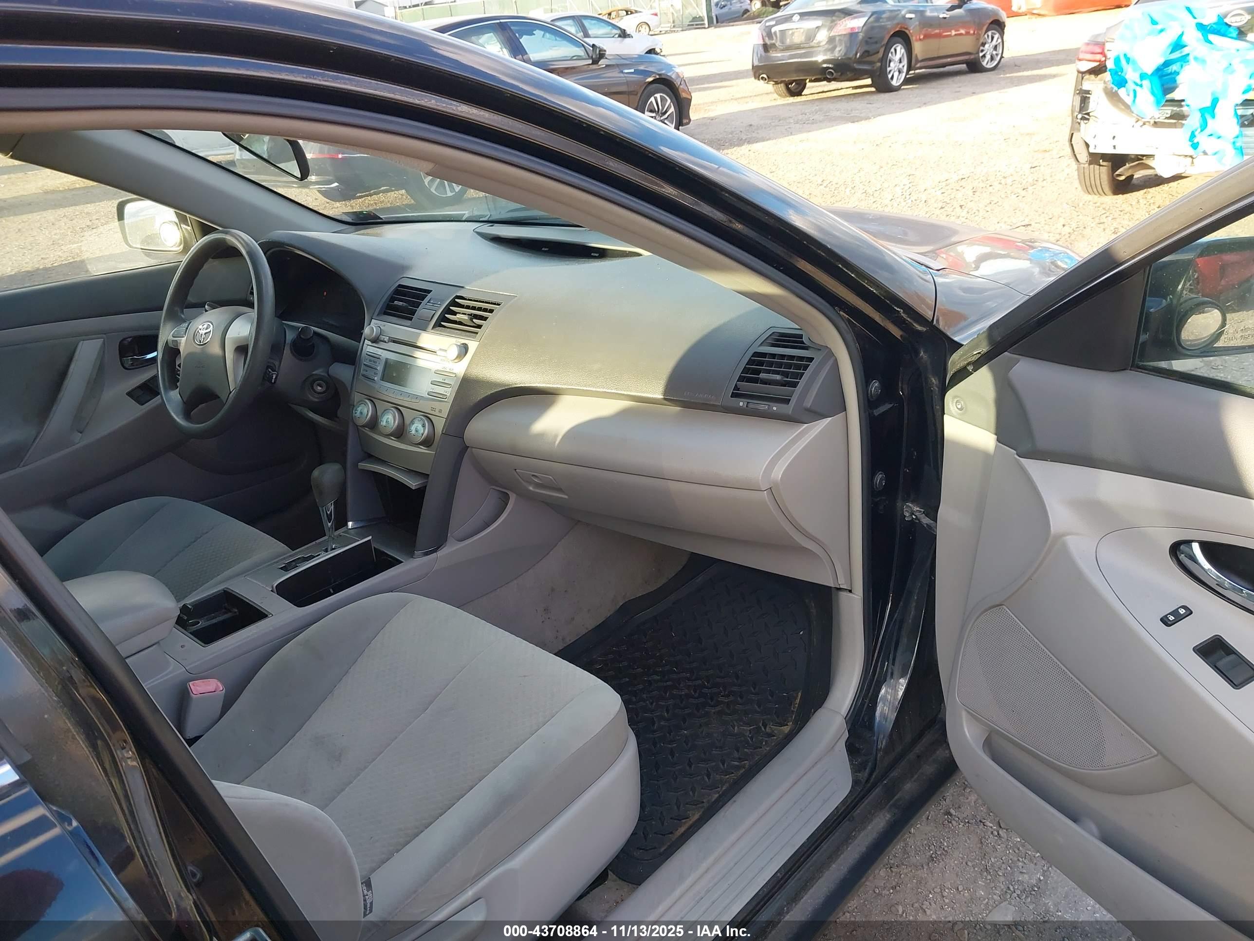 TOYOTA CAMRY image 5