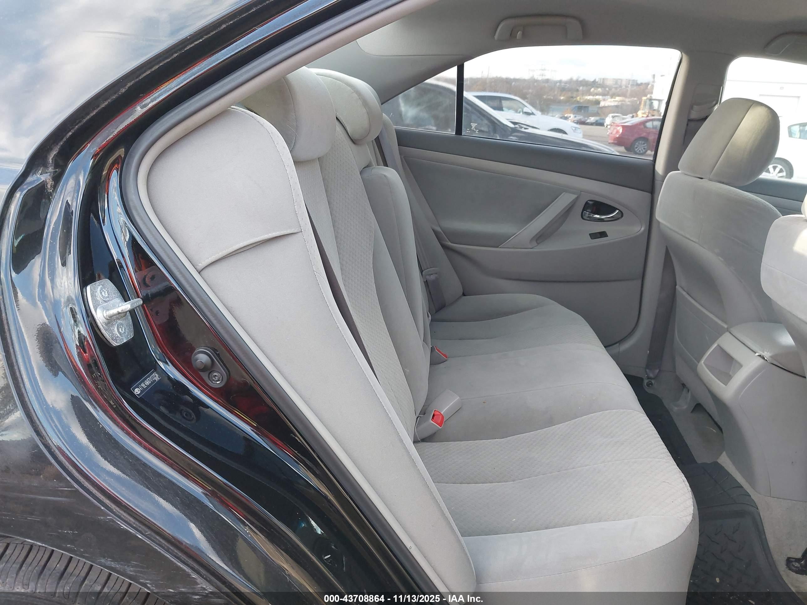 TOYOTA CAMRY image 8
