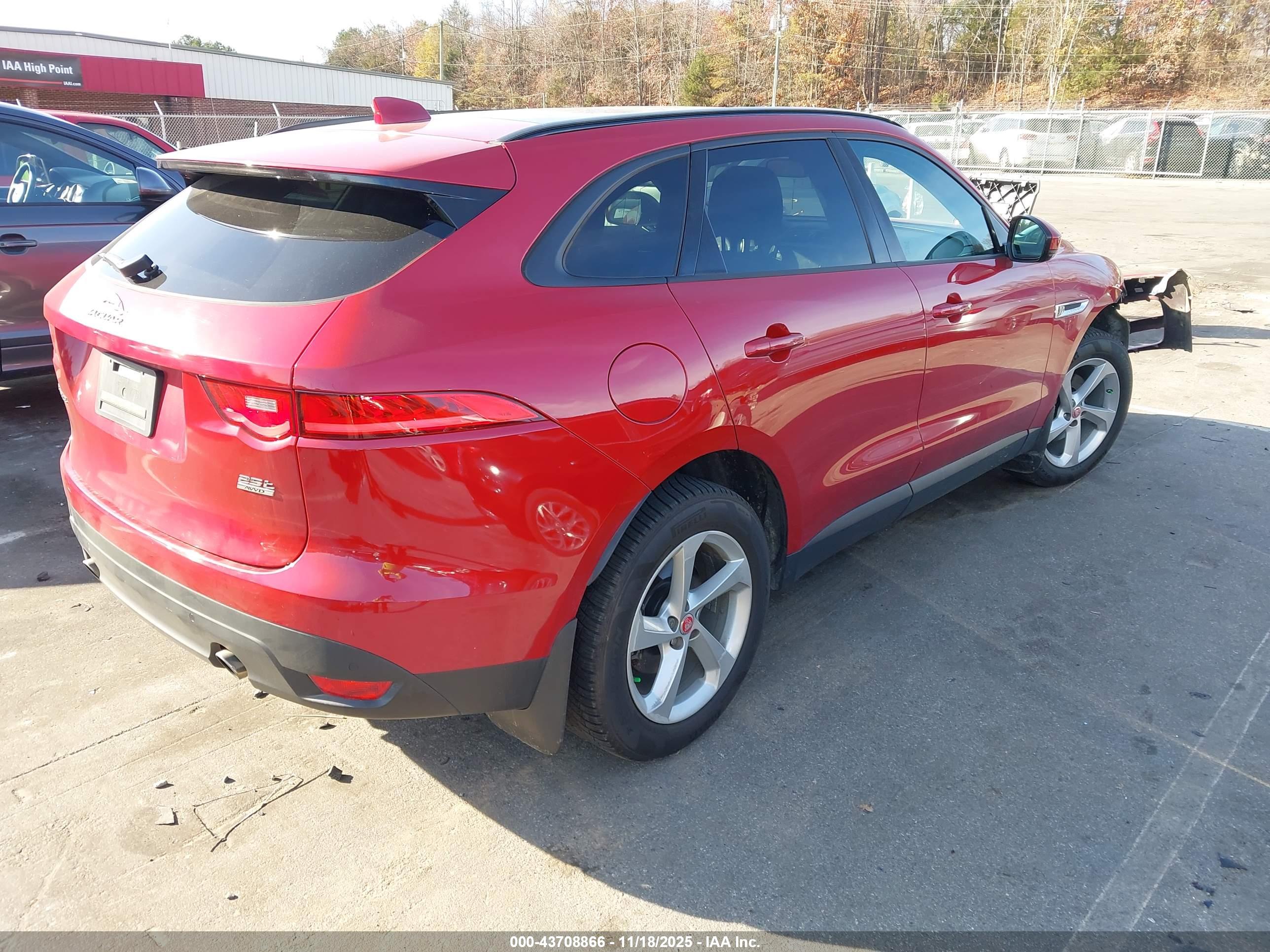 JAGUAR F-PACE image 4