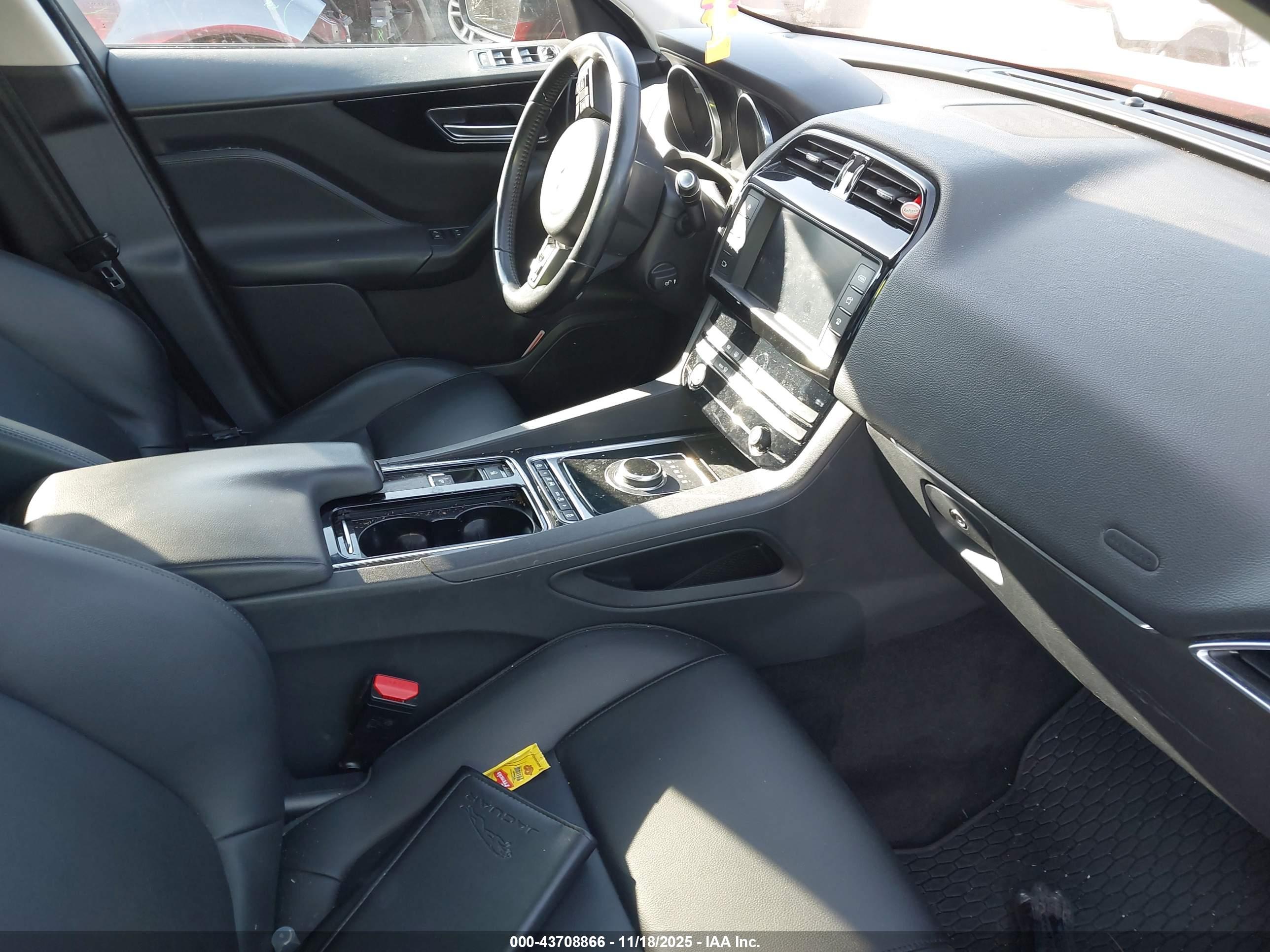 JAGUAR F-PACE image 5