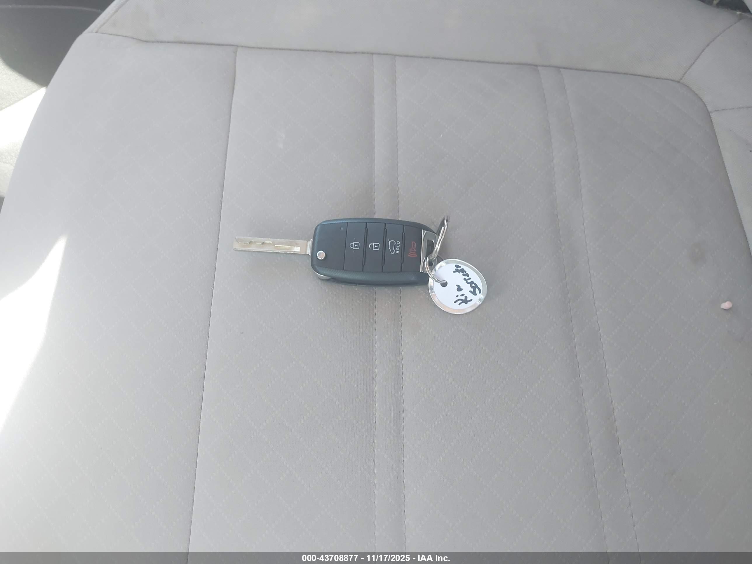 KIA SORENTO image 11