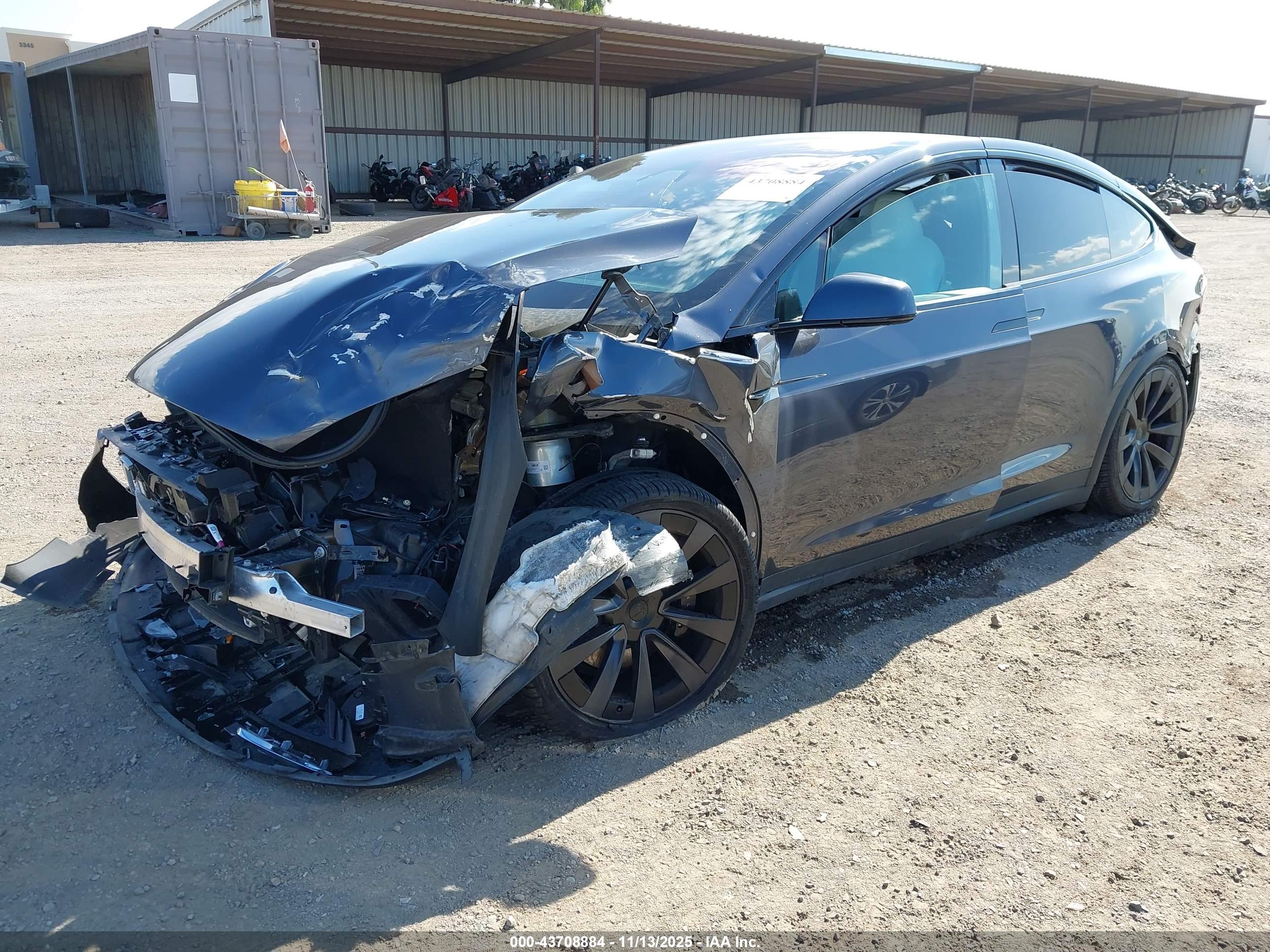 TESLA MODEL image 2