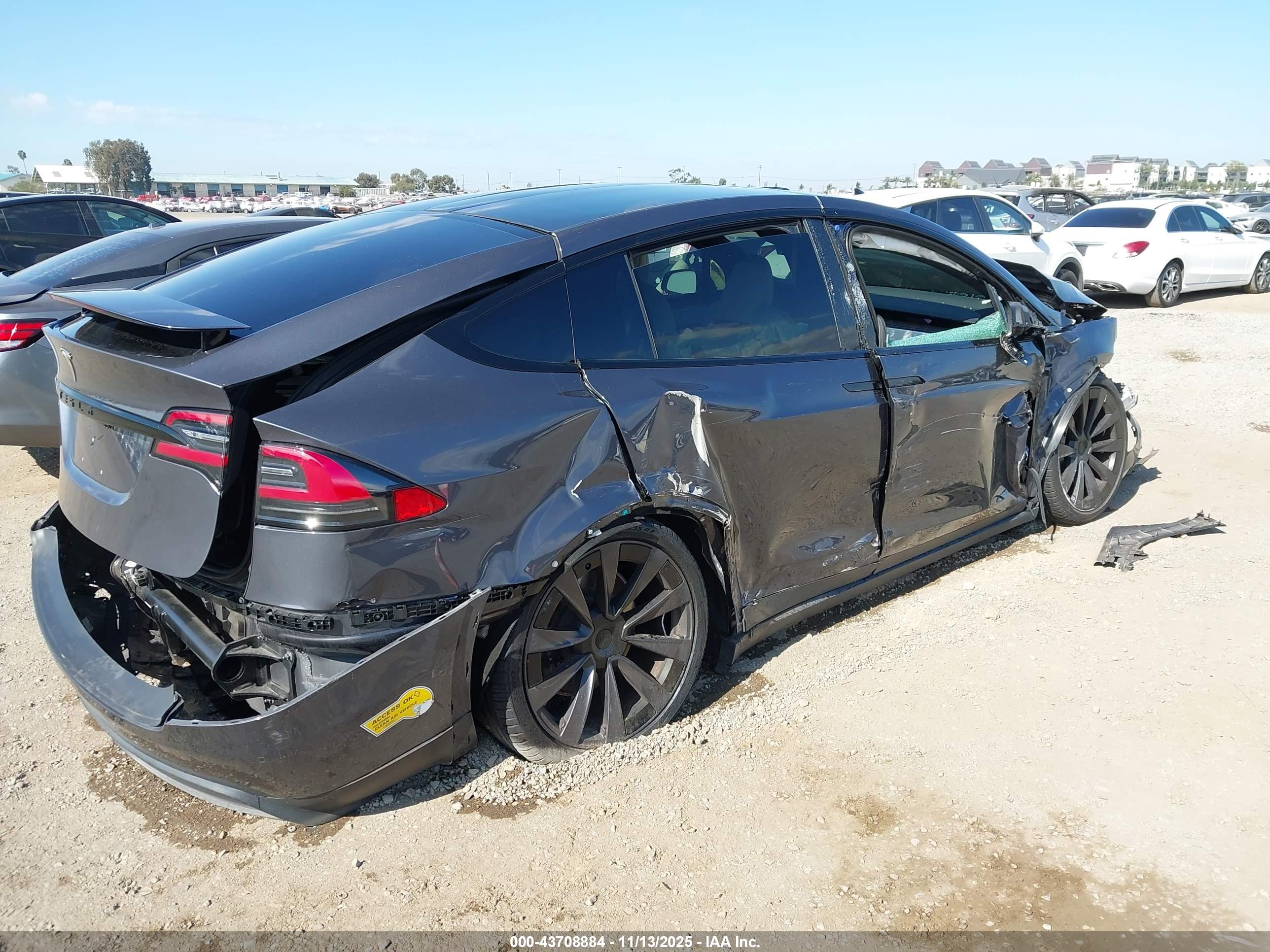 TESLA MODEL image 4