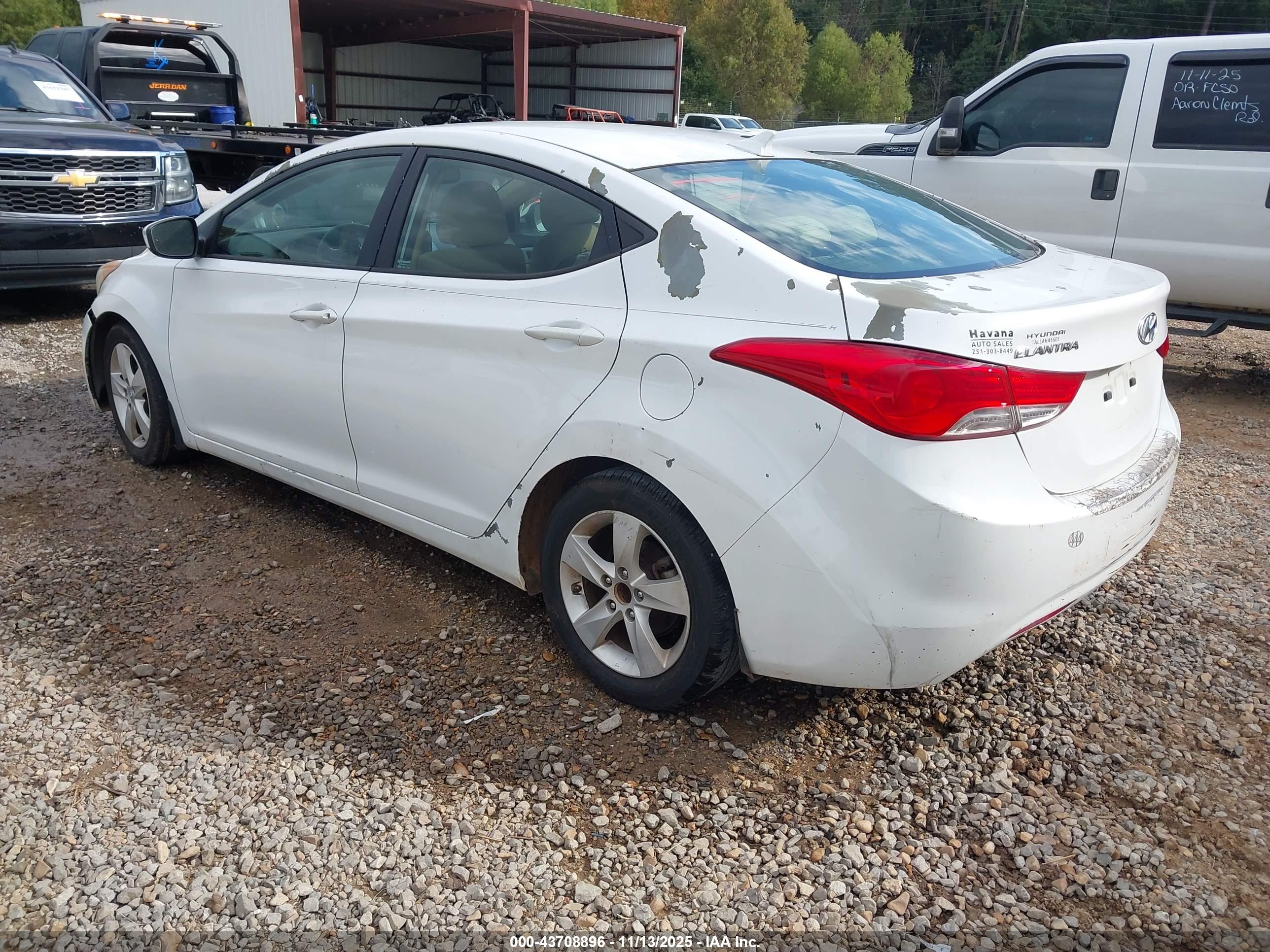 HYUNDAI ELANTRA image 3