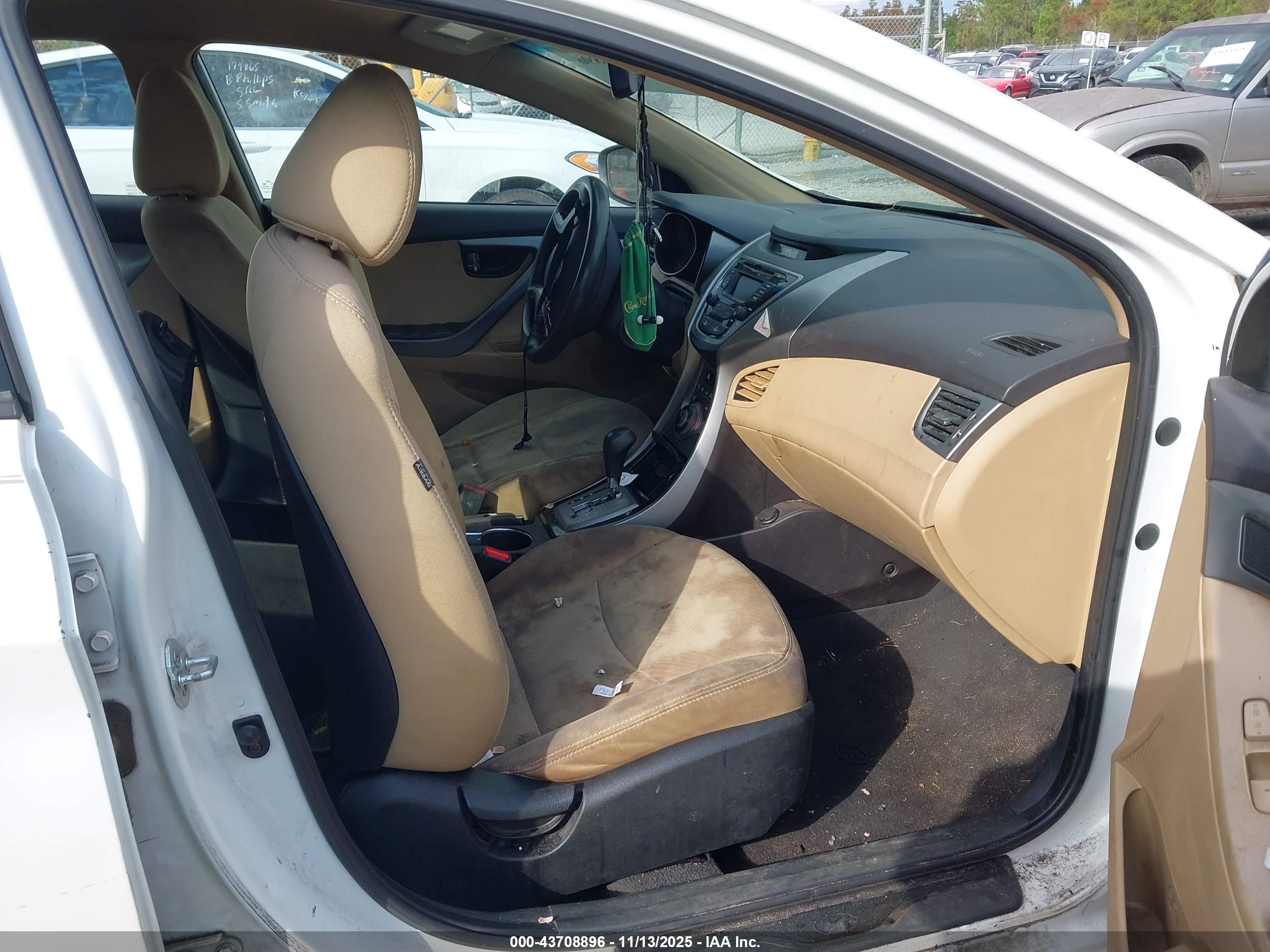 HYUNDAI ELANTRA image 5