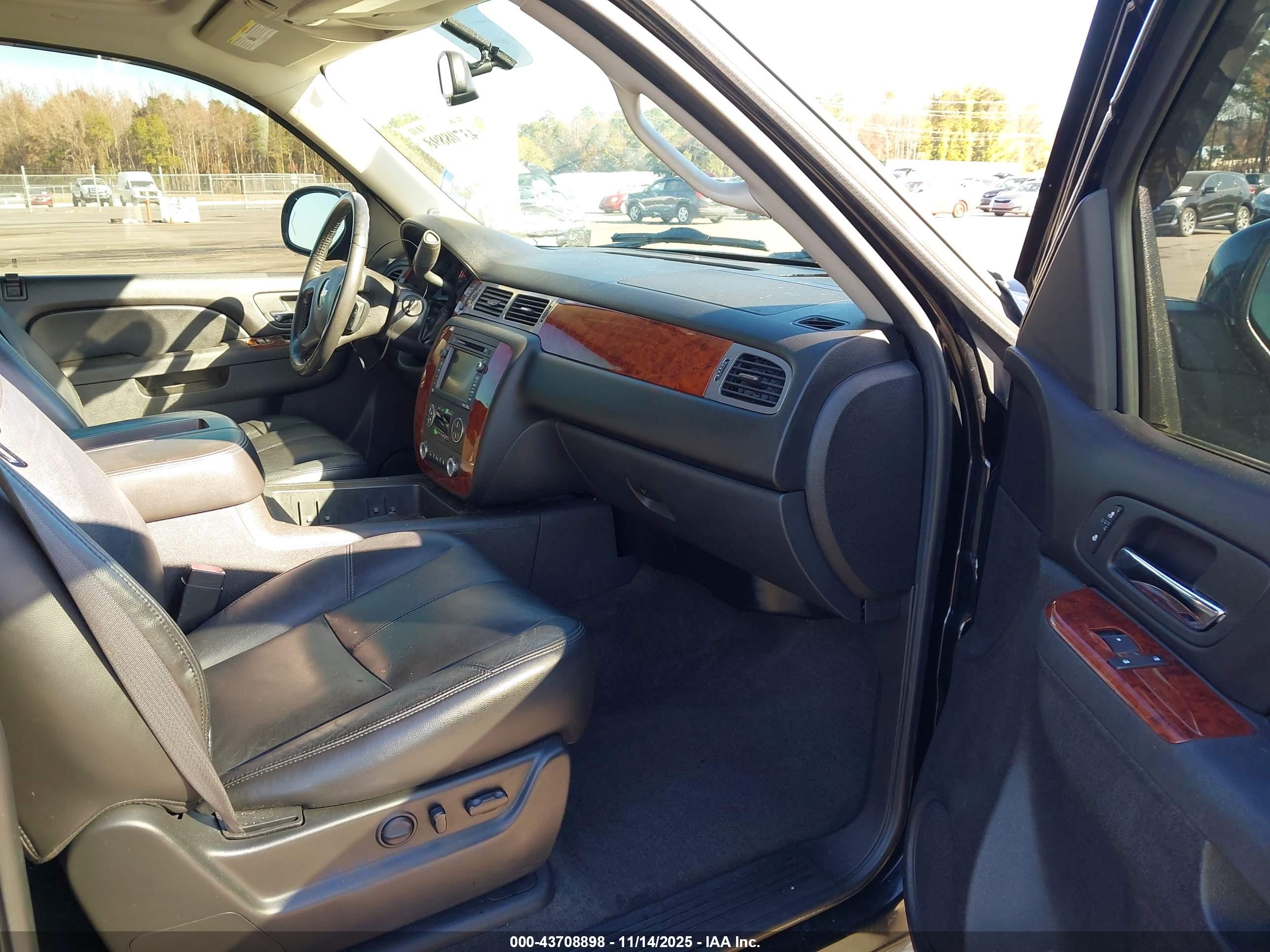 CHEVROLET TAHOE image 5