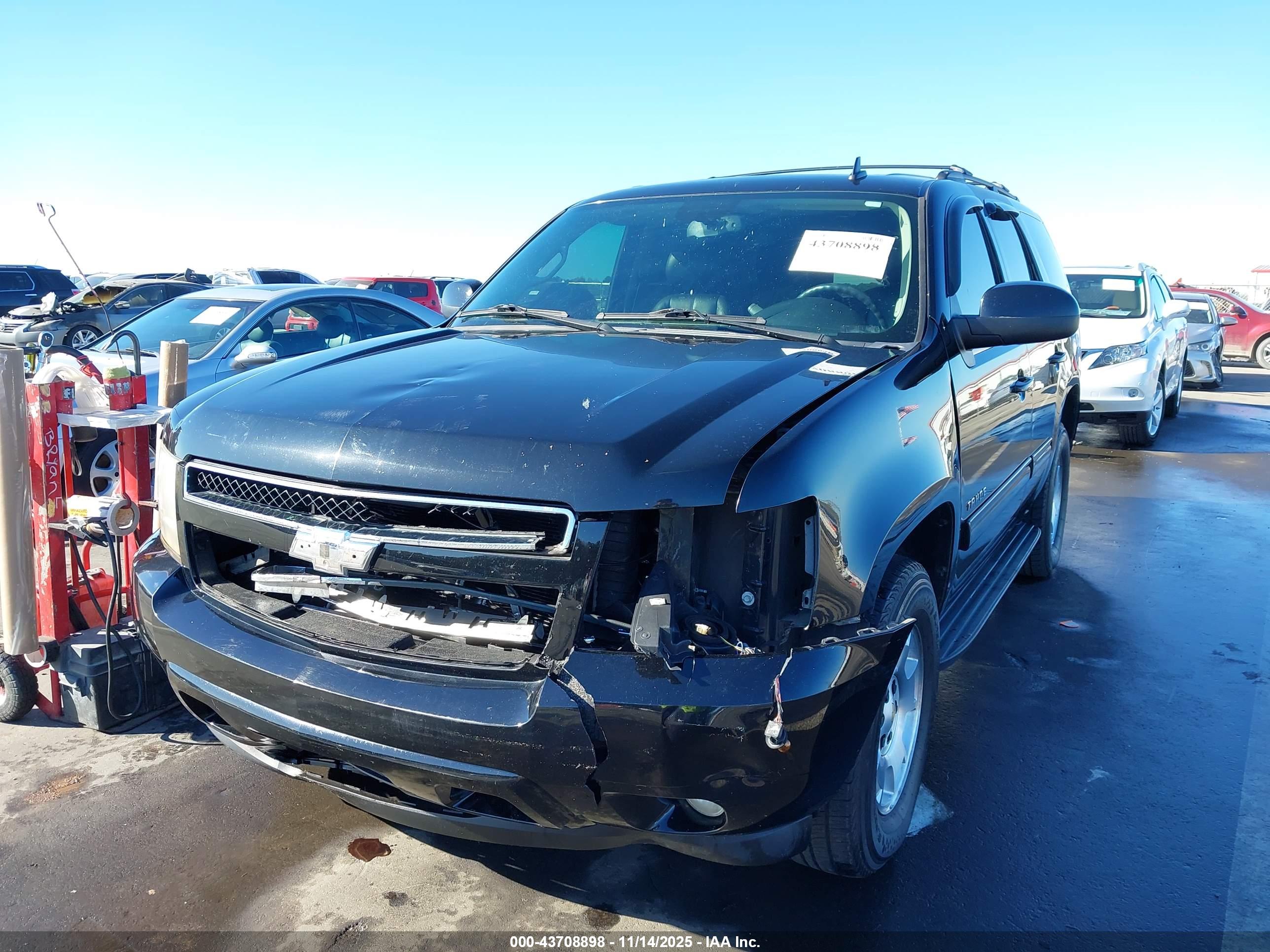 CHEVROLET TAHOE image 6