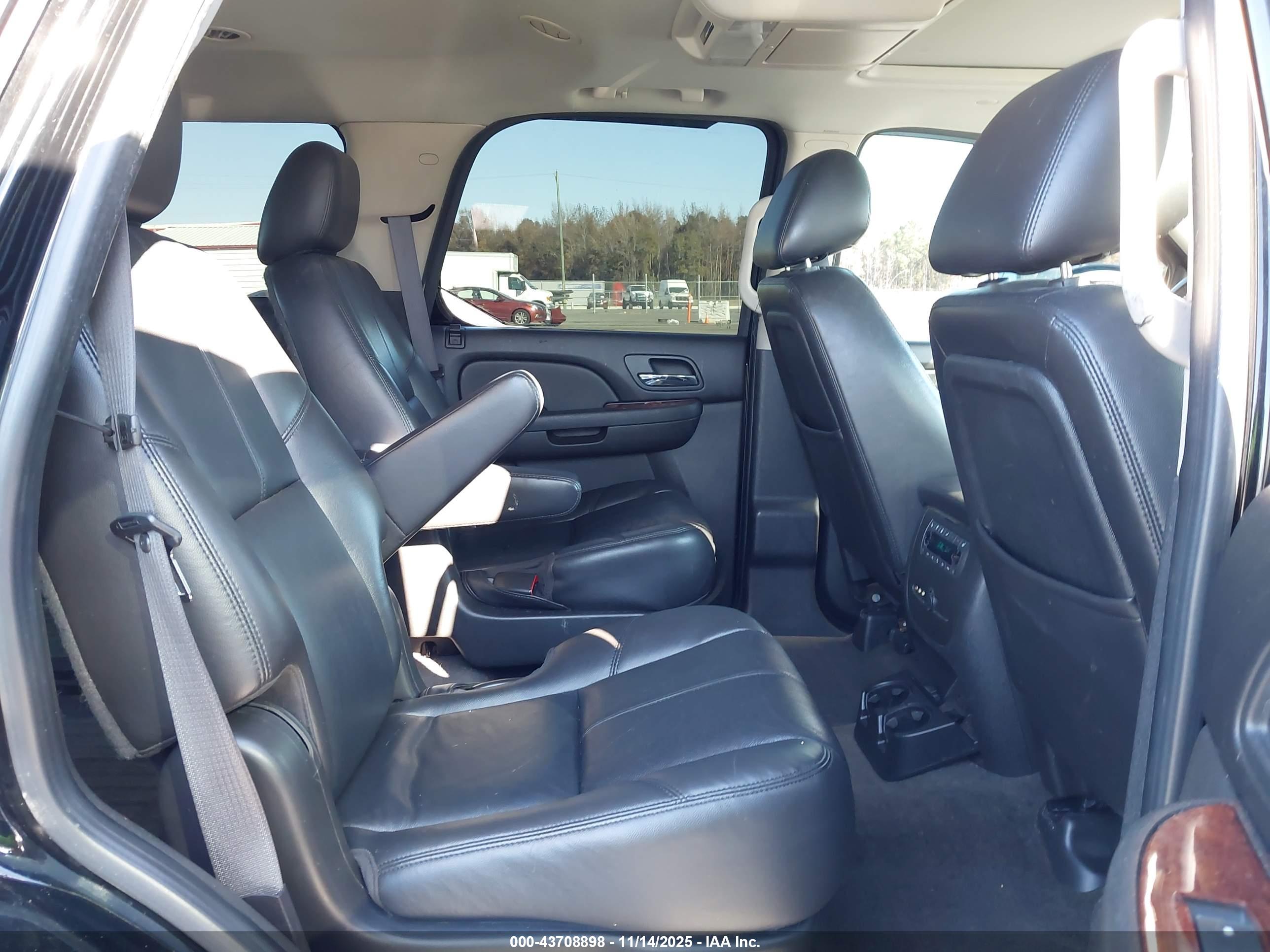 CHEVROLET TAHOE image 8