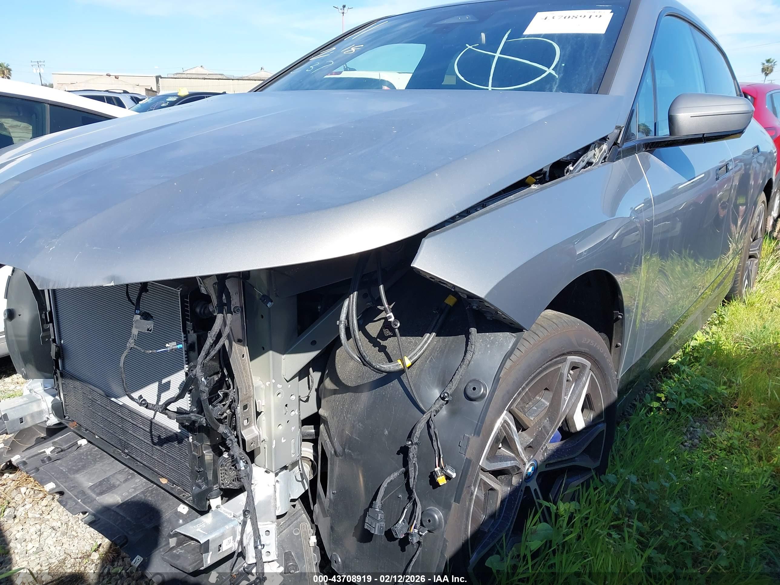 BMW IX image 2