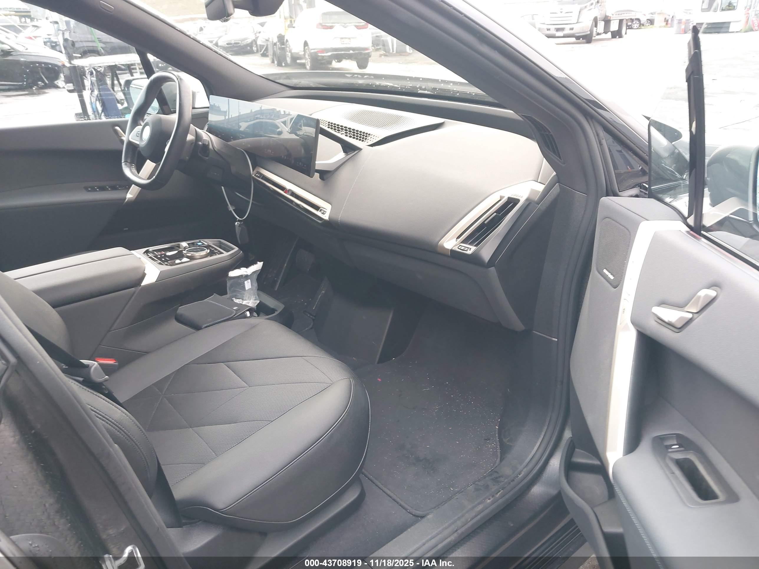 BMW IX image 5
