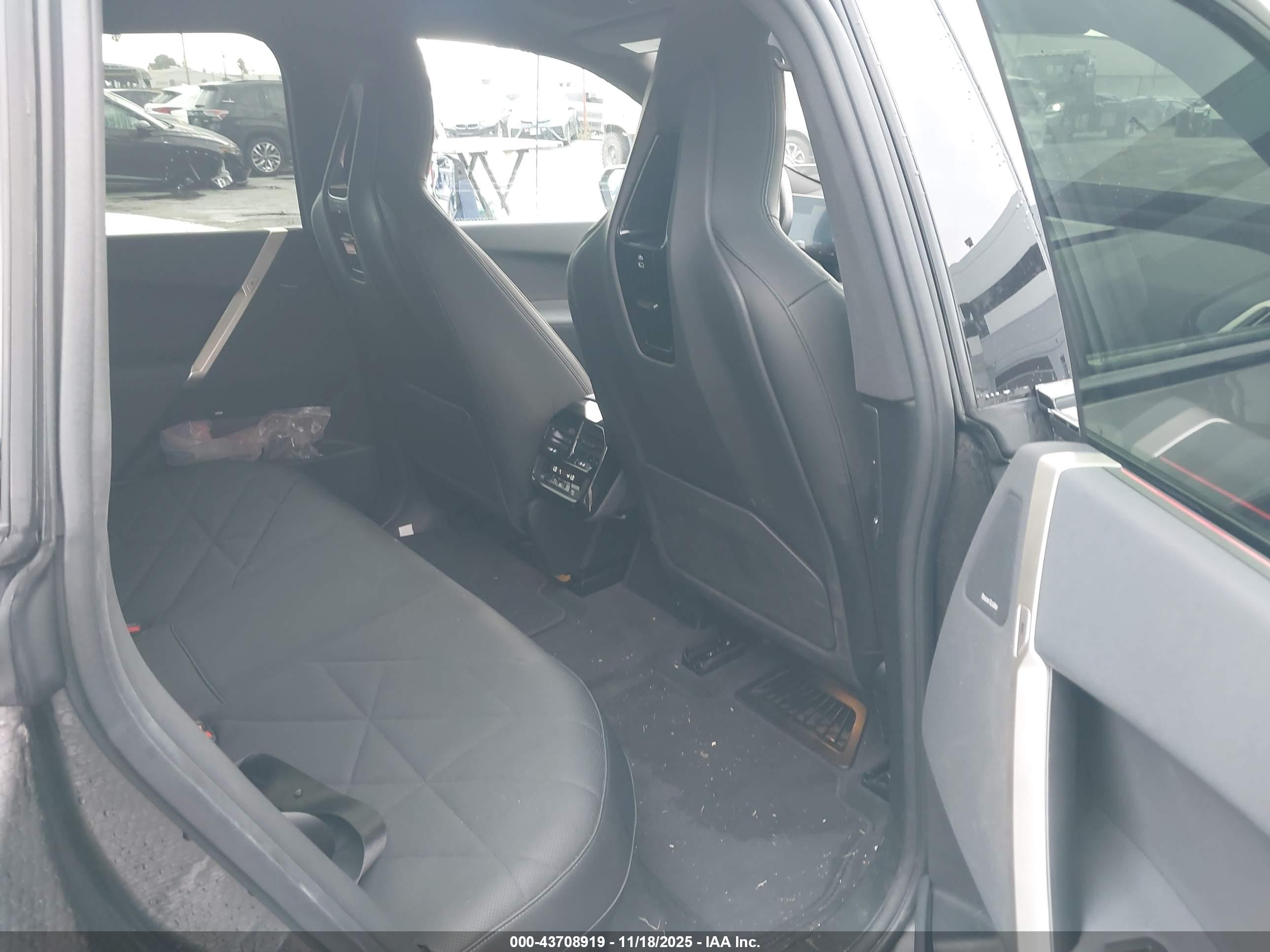 BMW IX image 8
