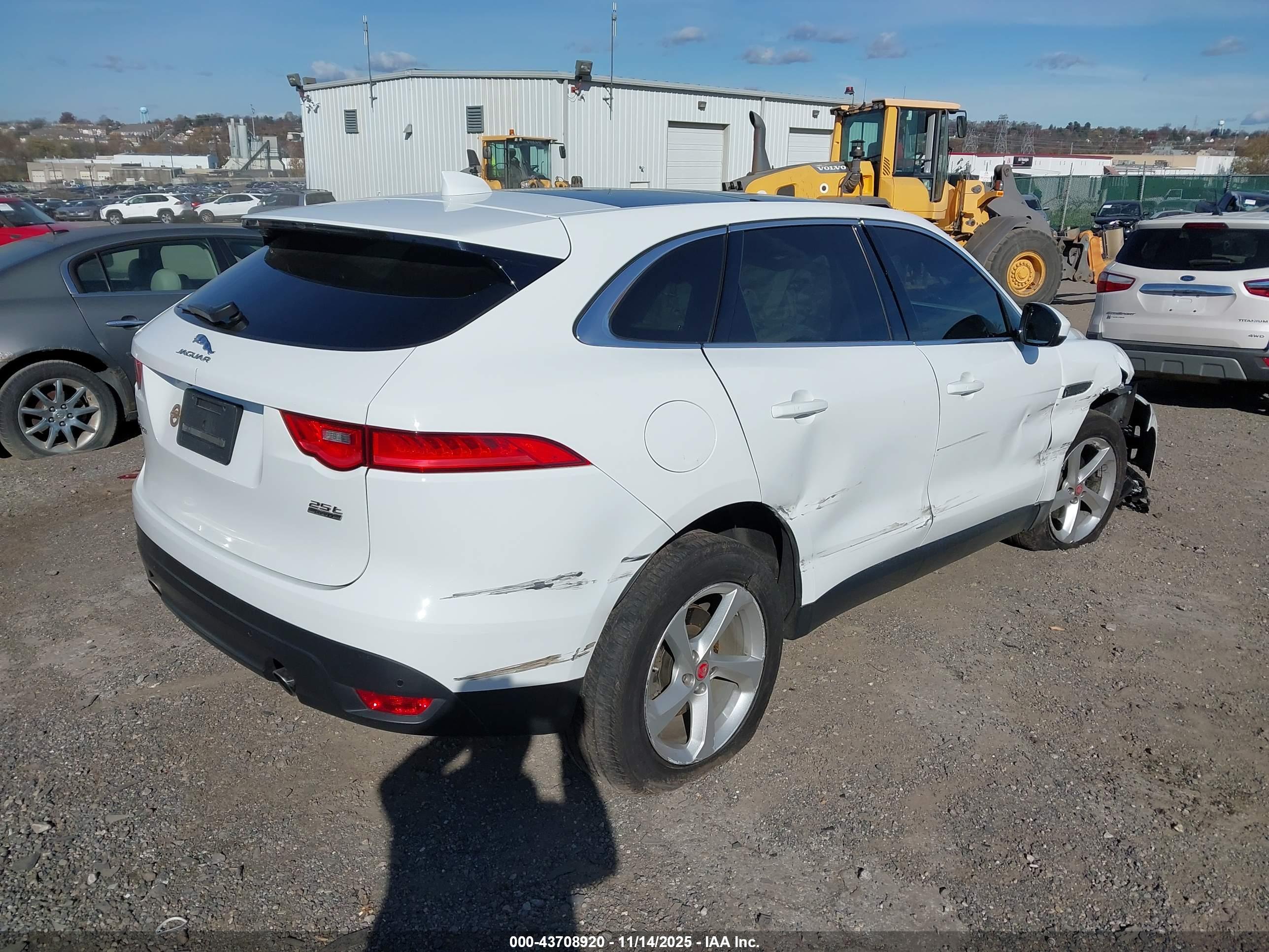 JAGUAR F-PACE image 4