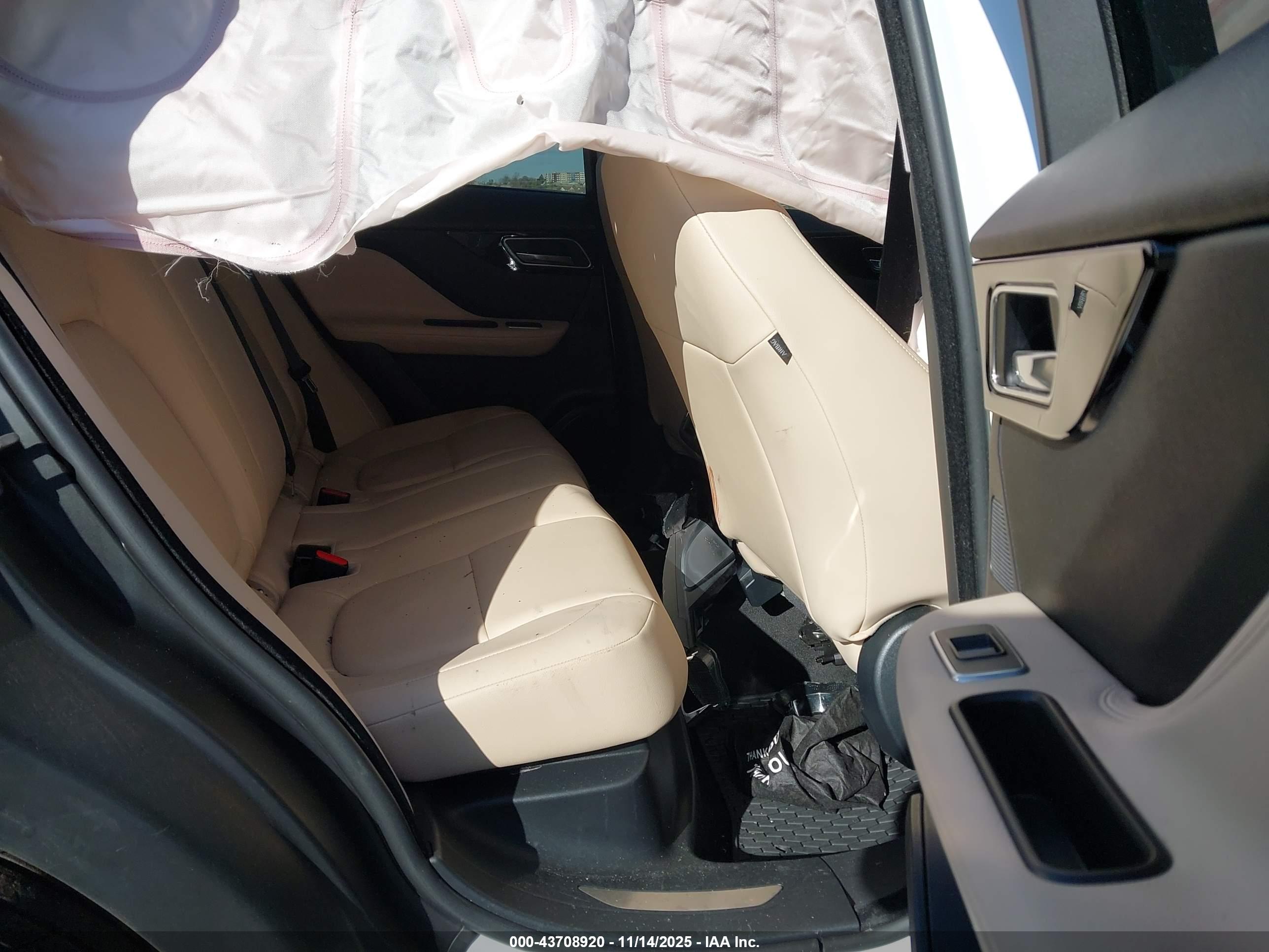 JAGUAR F-PACE image 8