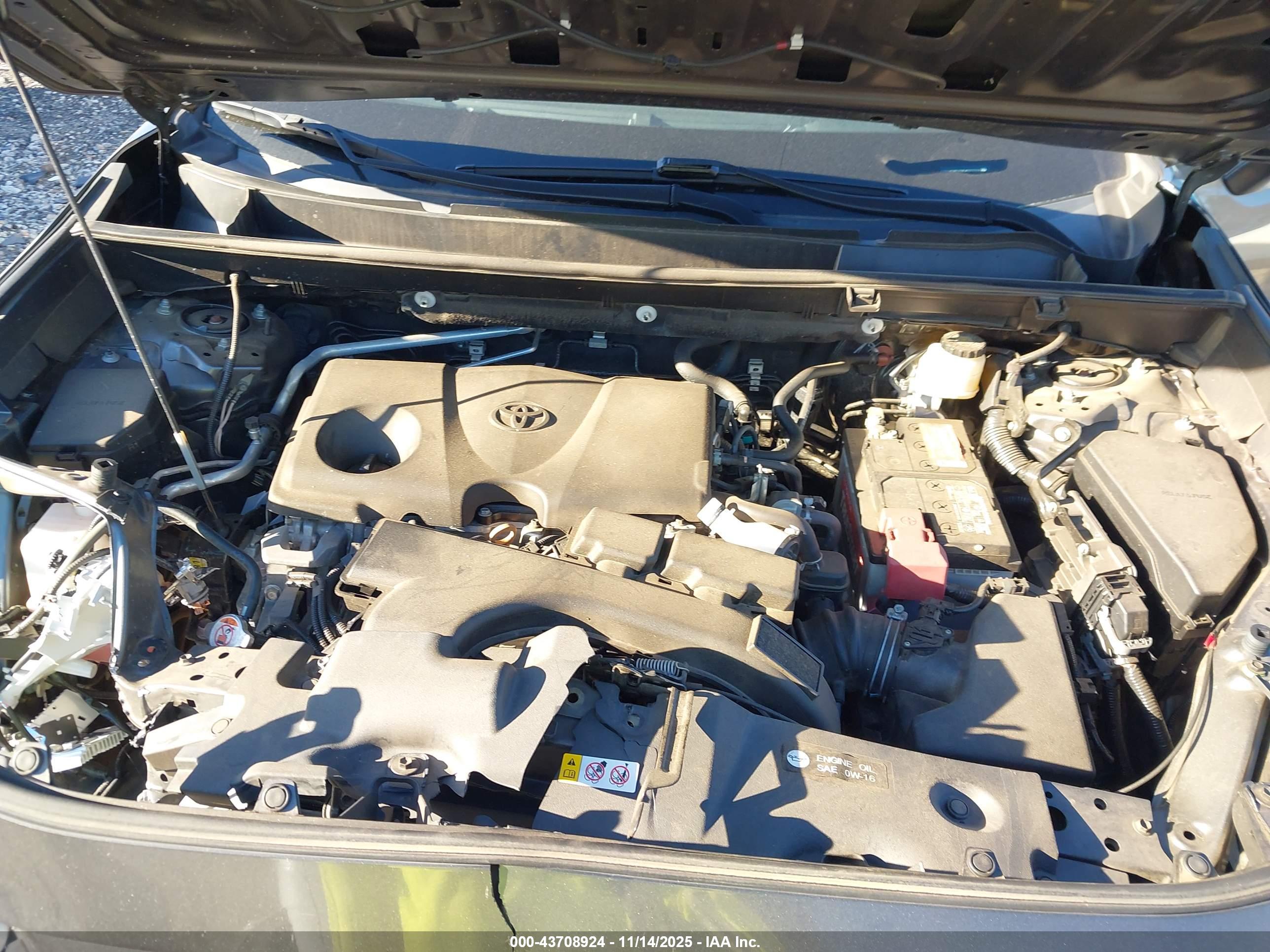 TOYOTA RAV4 image 10