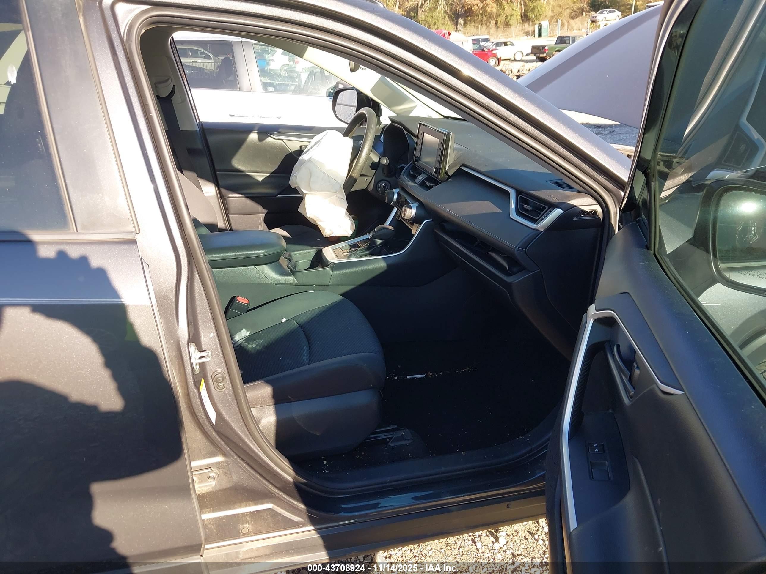 TOYOTA RAV4 image 5