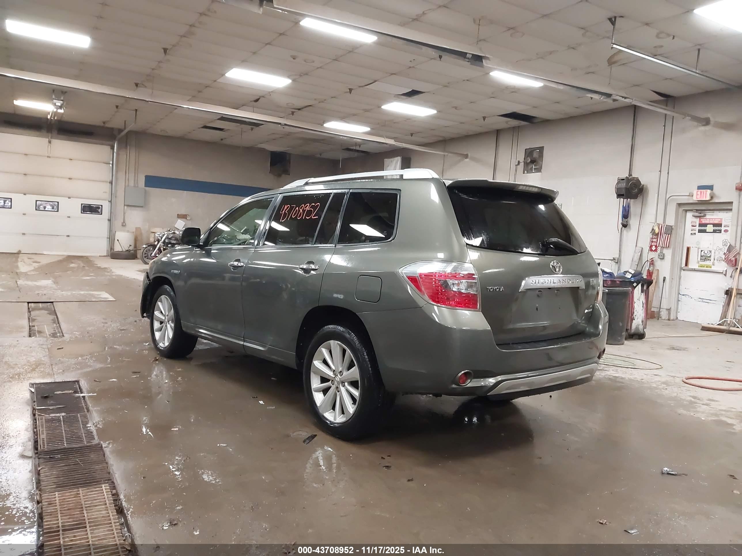 TOYOTA HIGHLANDER image 3