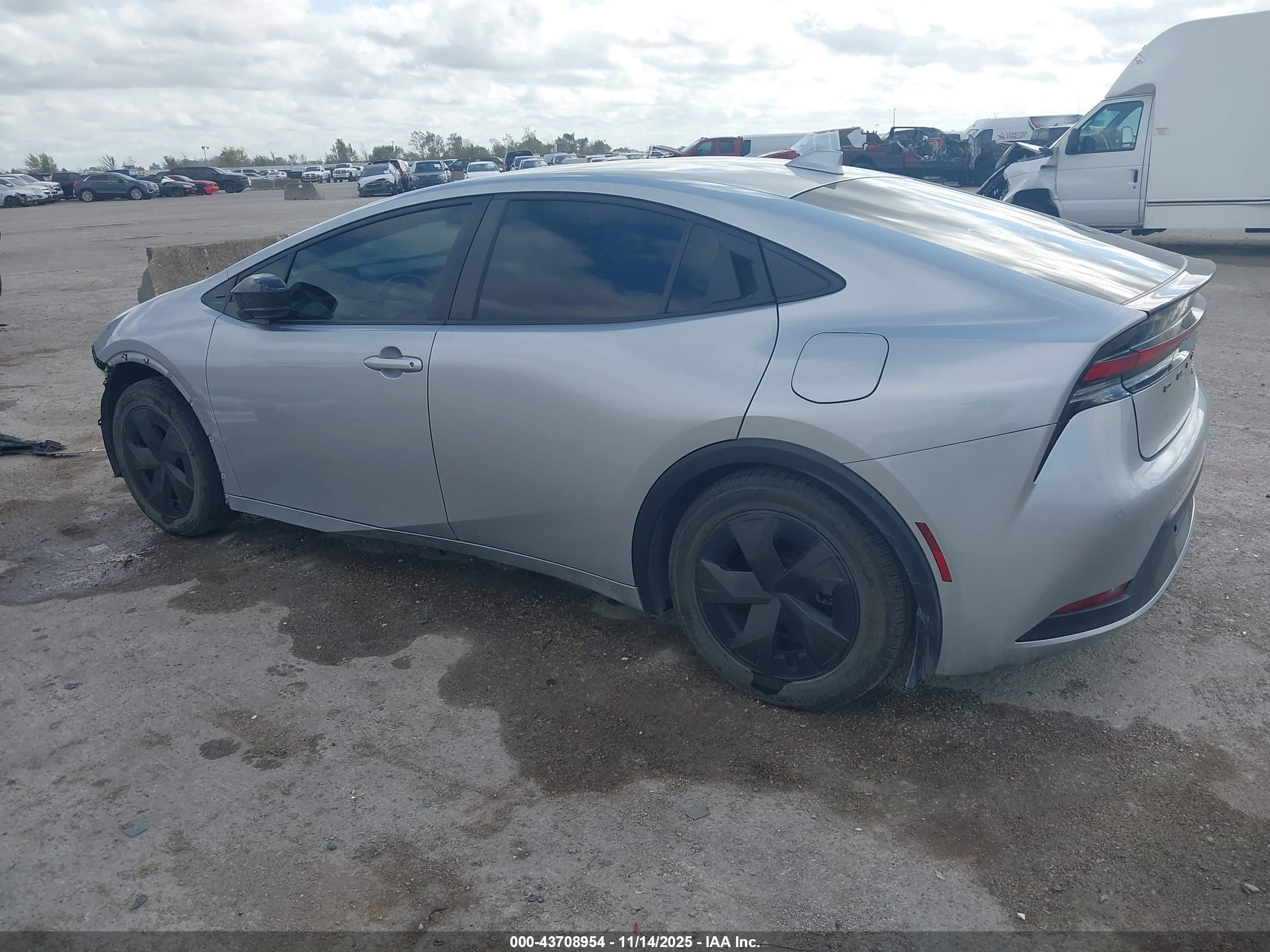 TOYOTA PRIUS image 3