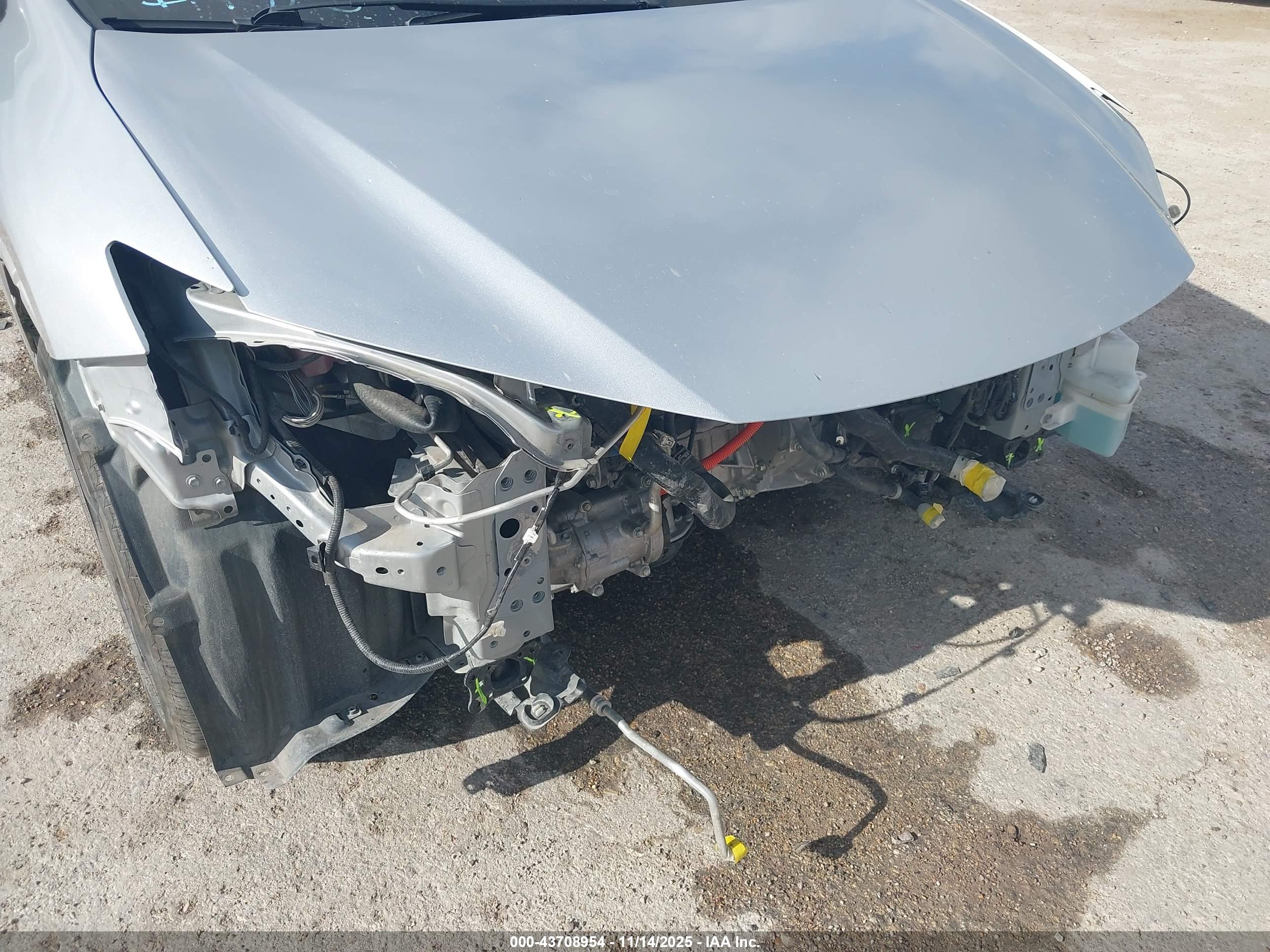 TOYOTA PRIUS image 6