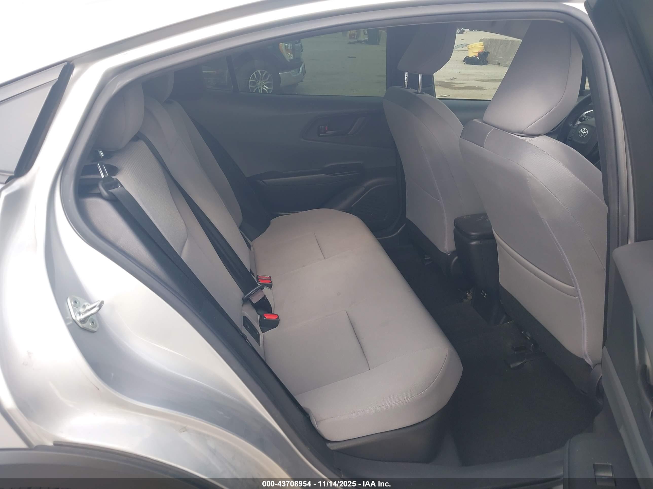 TOYOTA PRIUS image 8