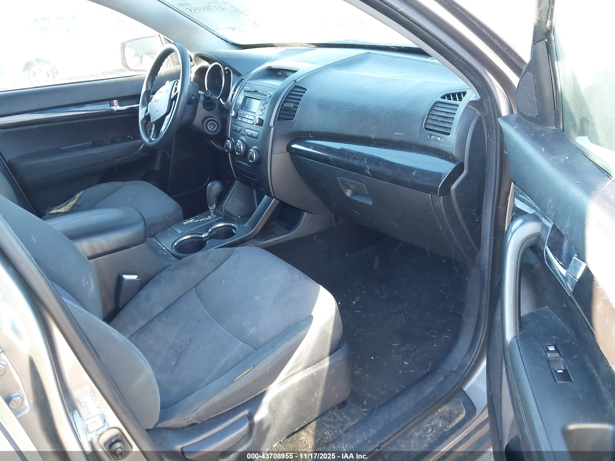 KIA SORENTO image 5