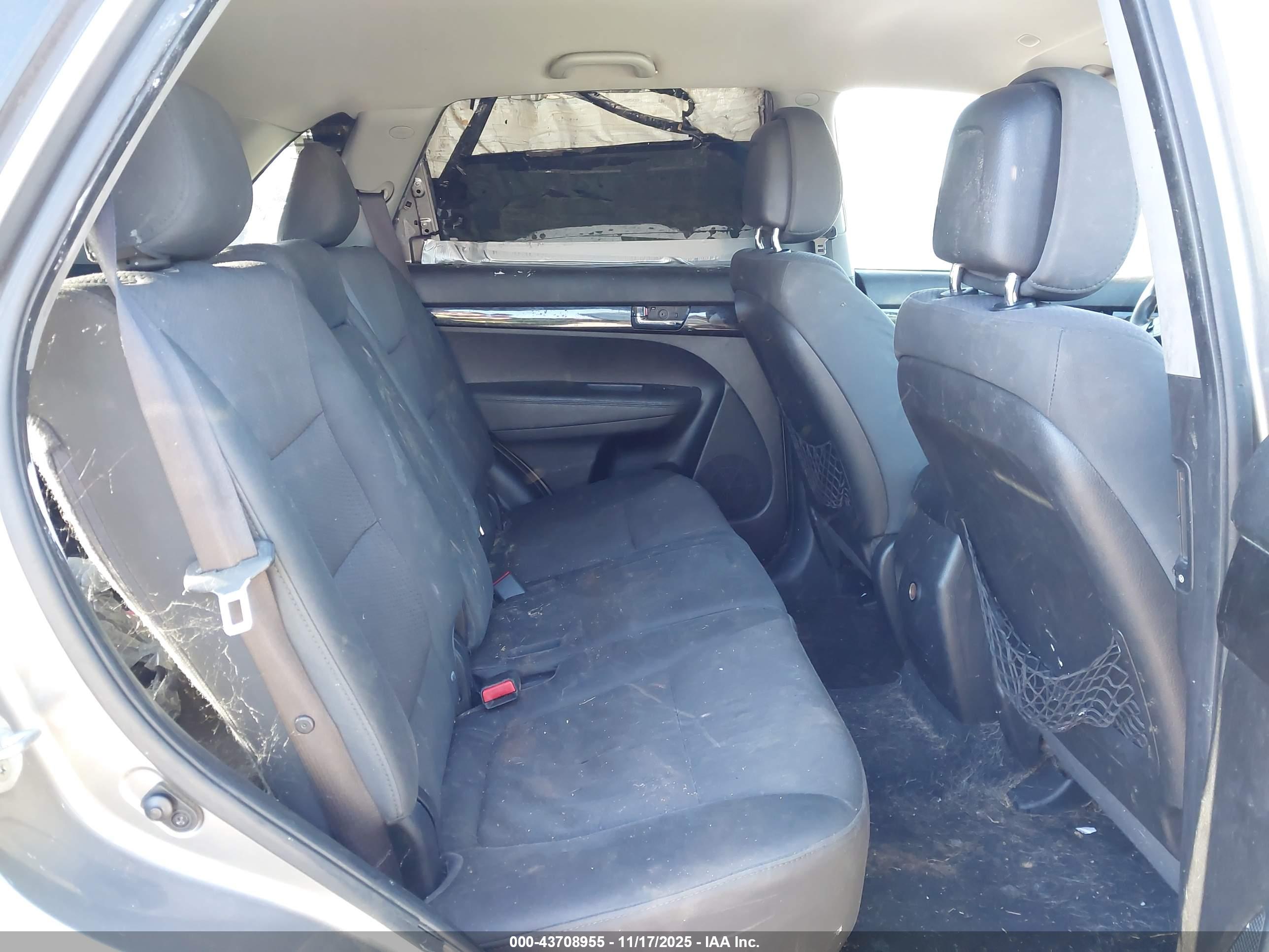 KIA SORENTO image 8