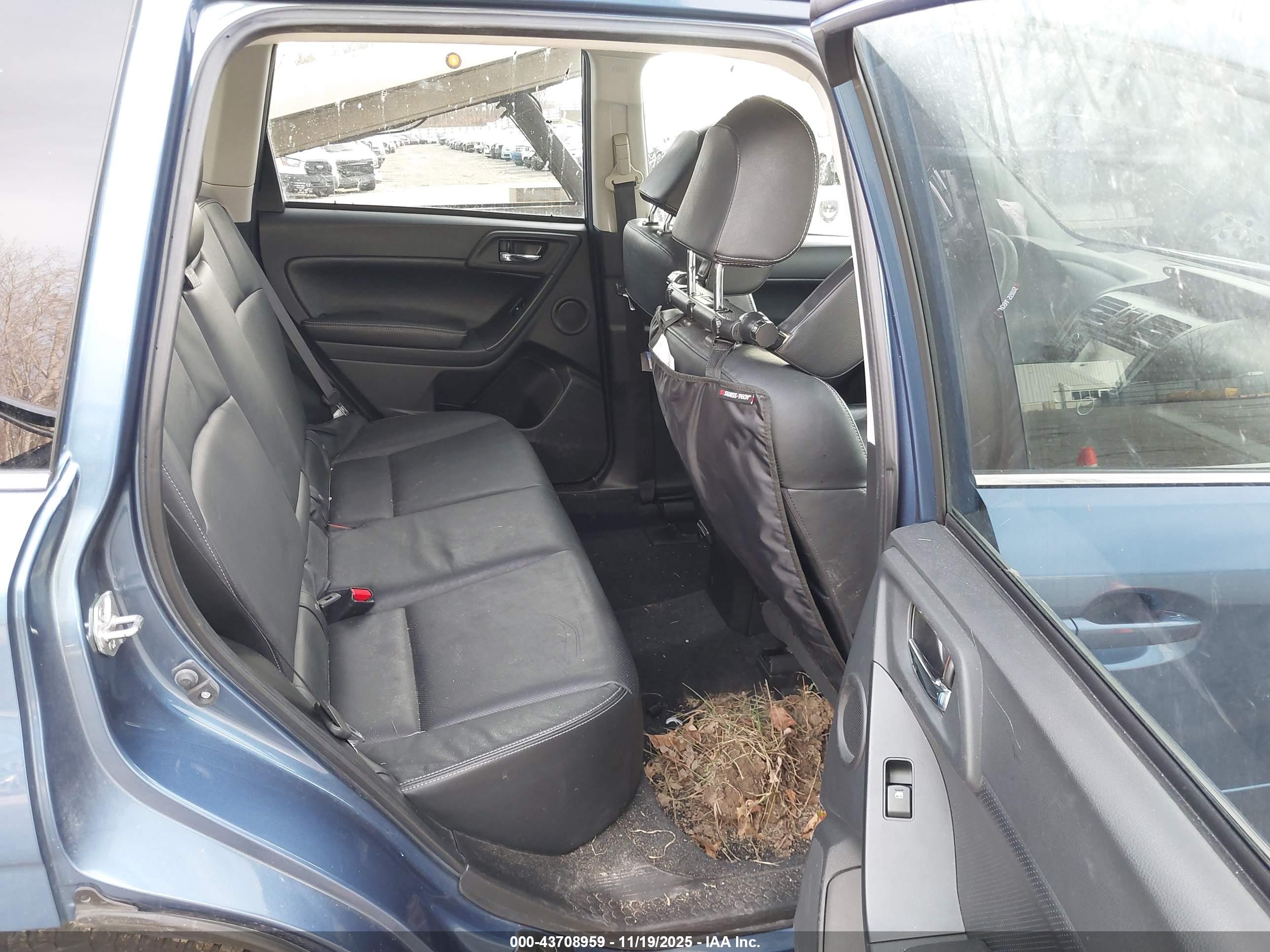 SUBARU FORESTER image 8