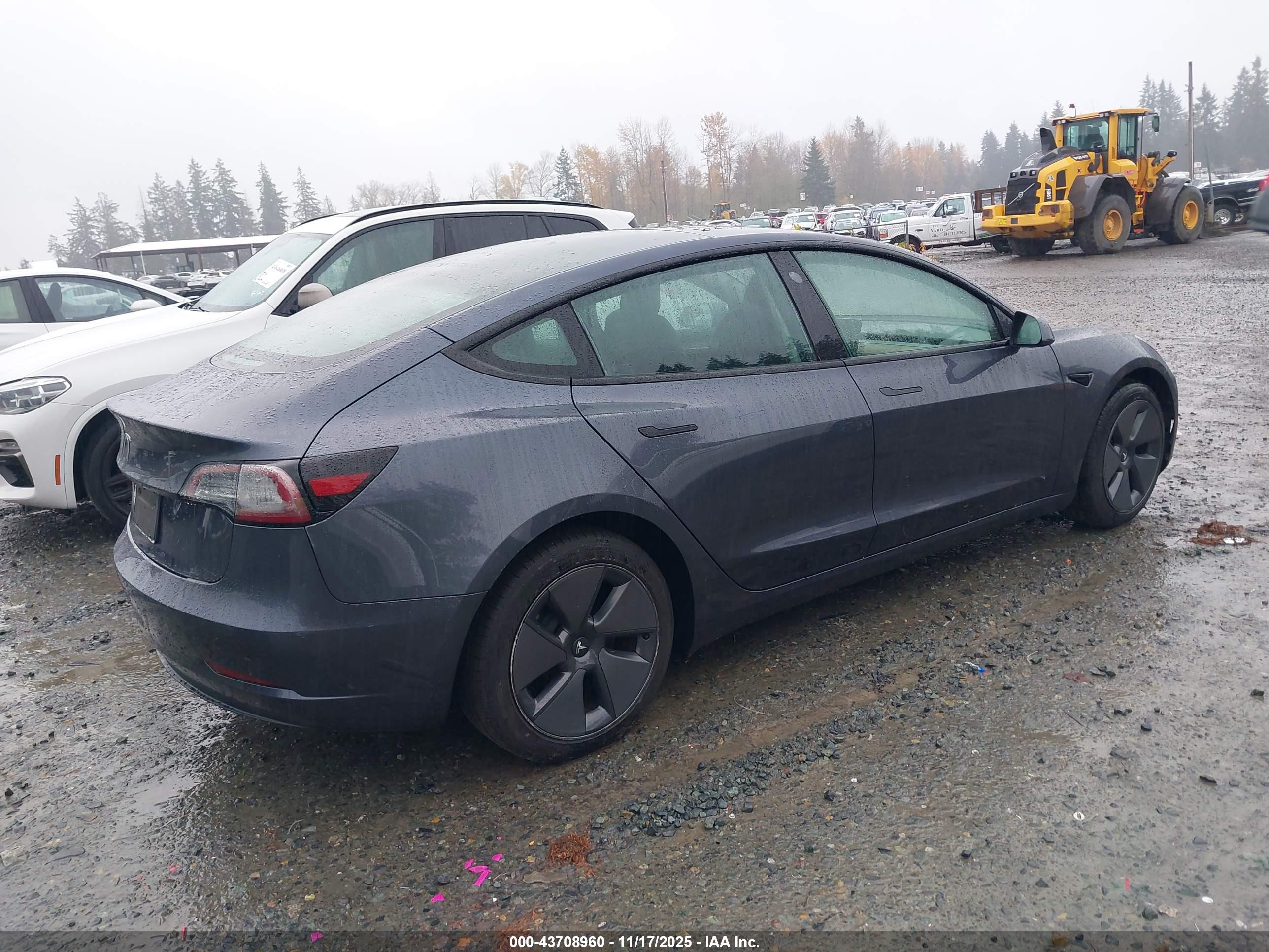 TESLA MODEL image 4