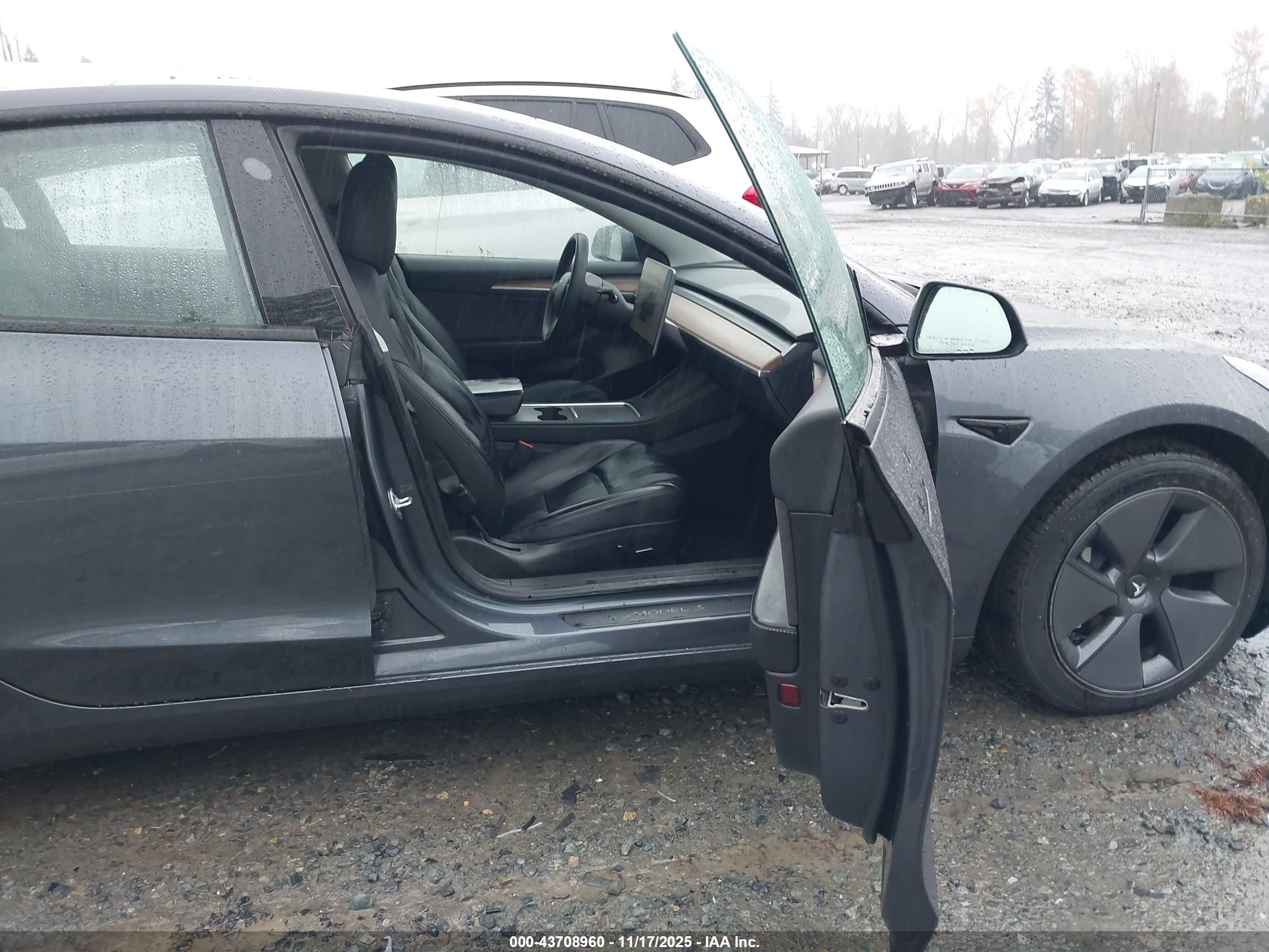 TESLA MODEL image 5