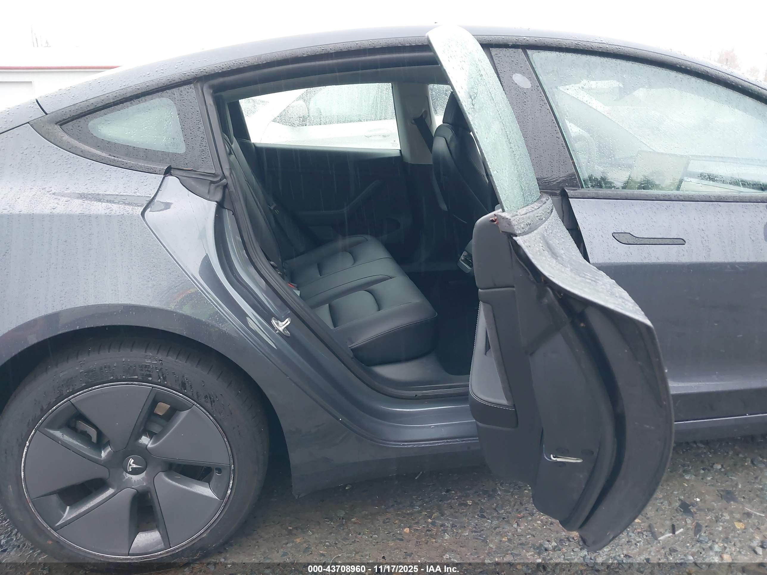 TESLA MODEL image 8