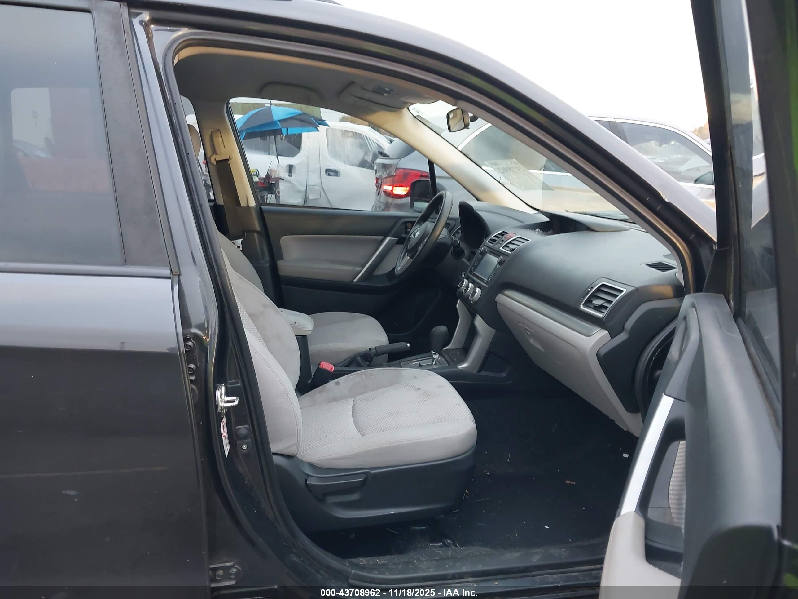 SUBARU FORESTER image 5