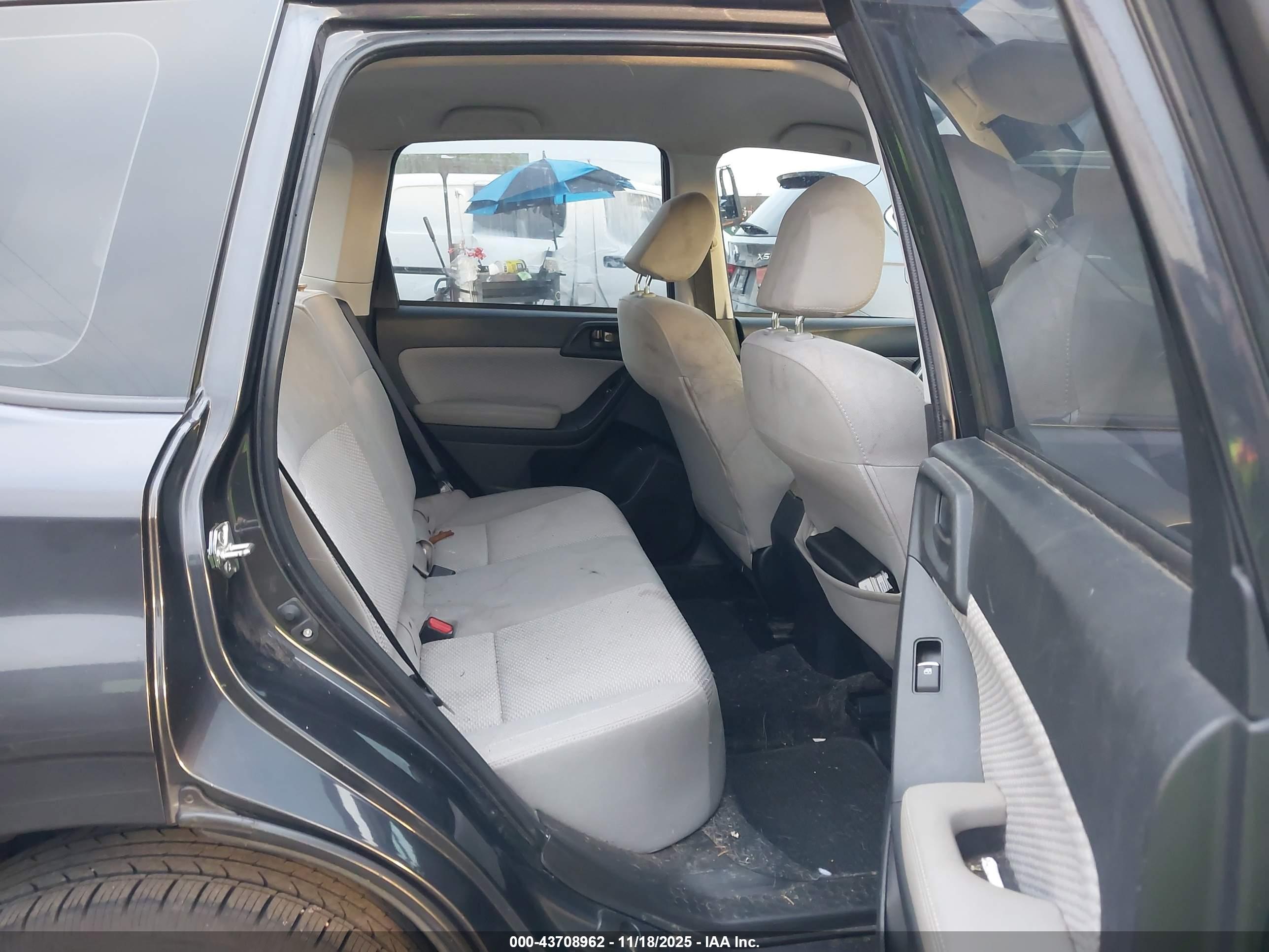 SUBARU FORESTER image 8