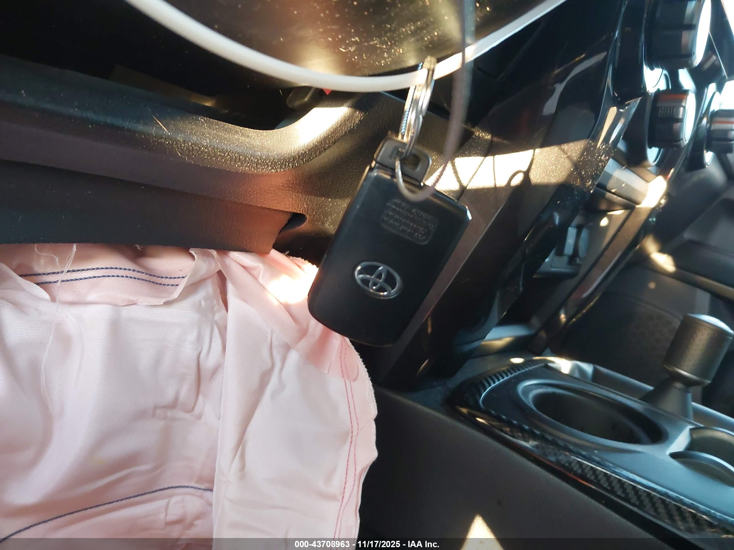 TOYOTA 4RUNNER image 11