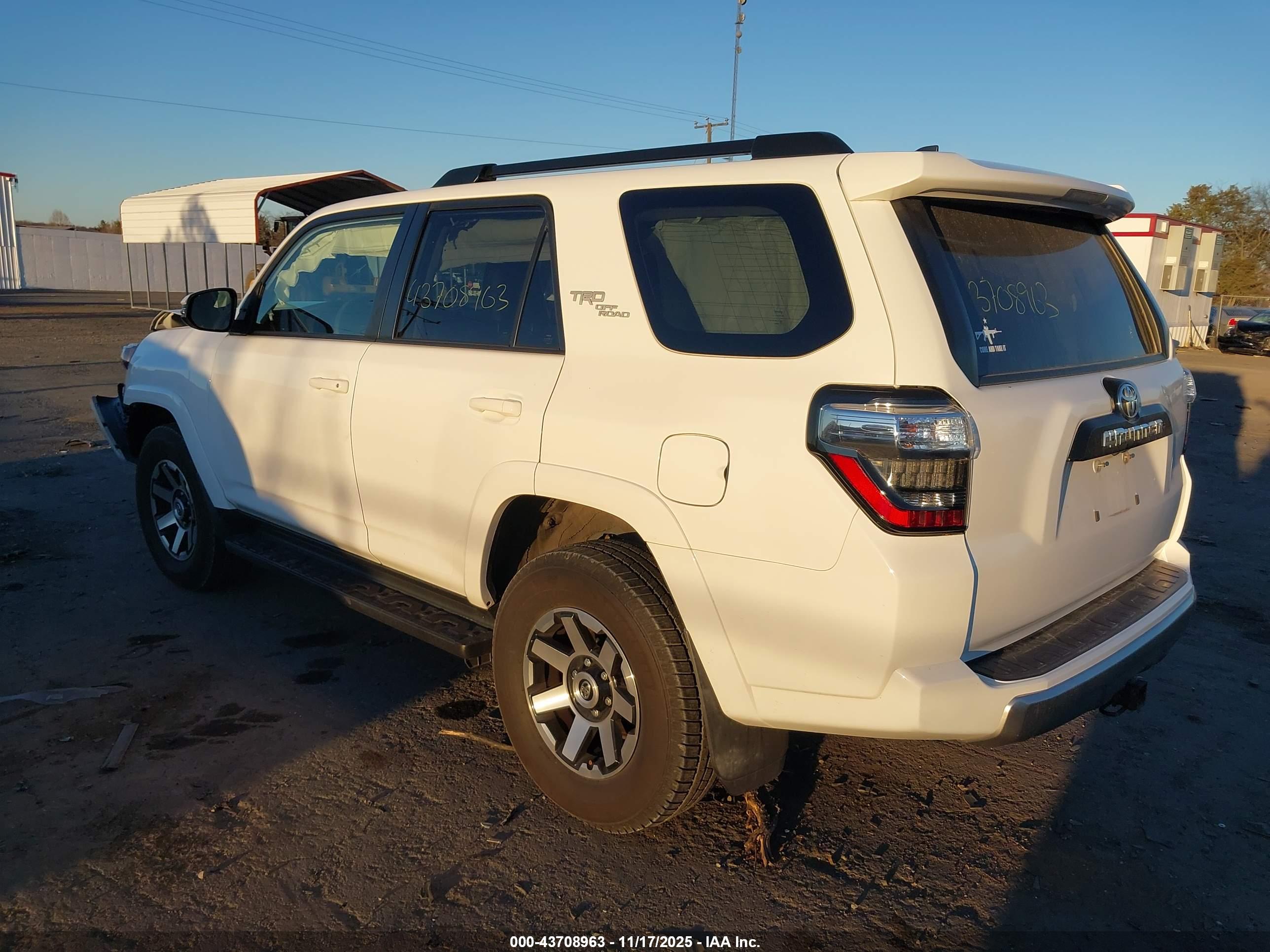 TOYOTA 4RUNNER image 3