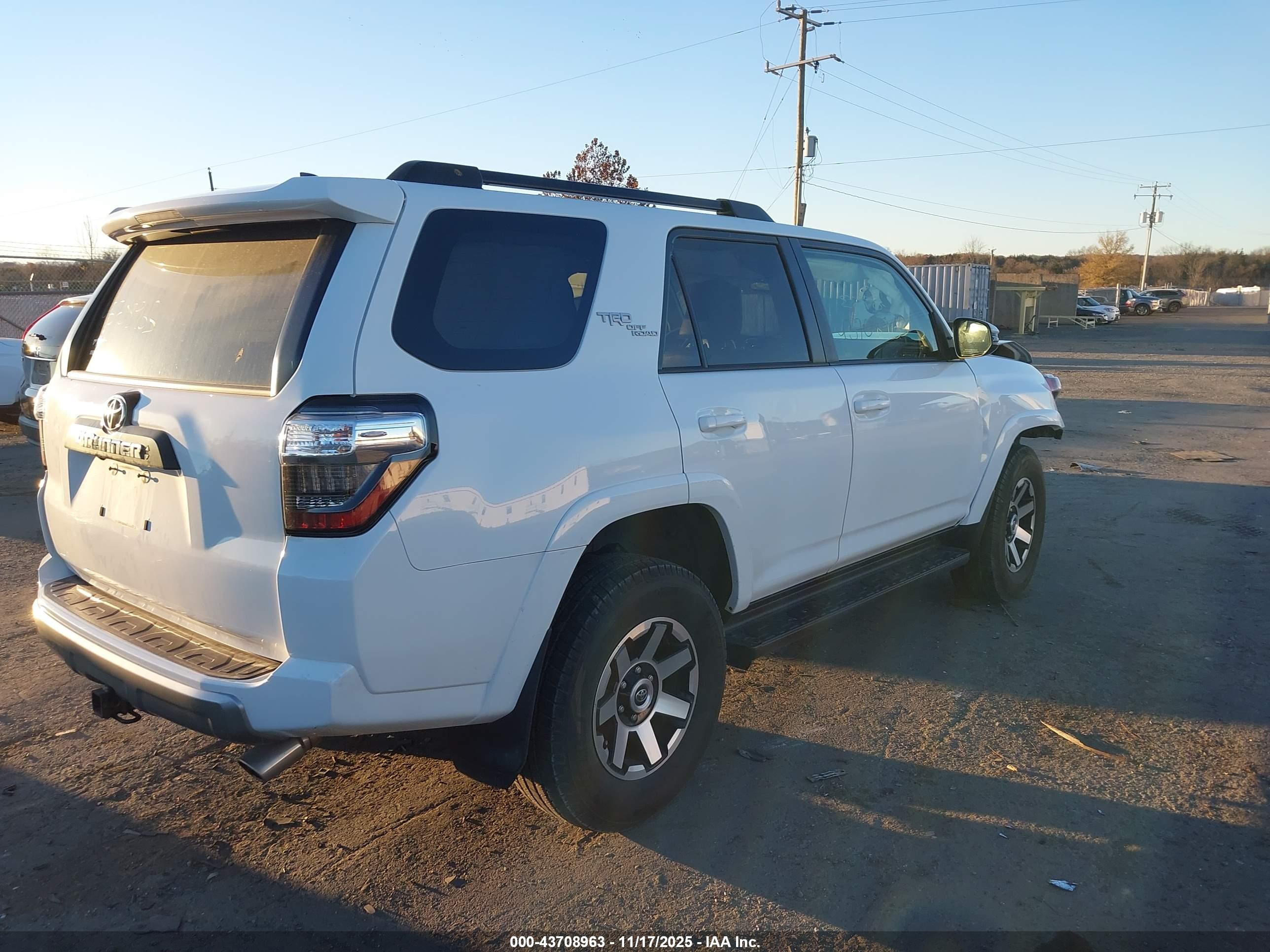 TOYOTA 4RUNNER image 4