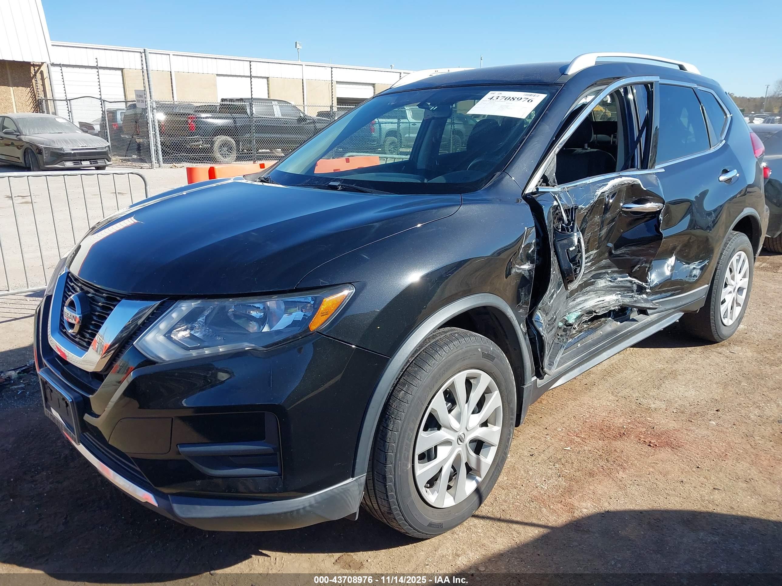 NISSAN ROGUE image 2
