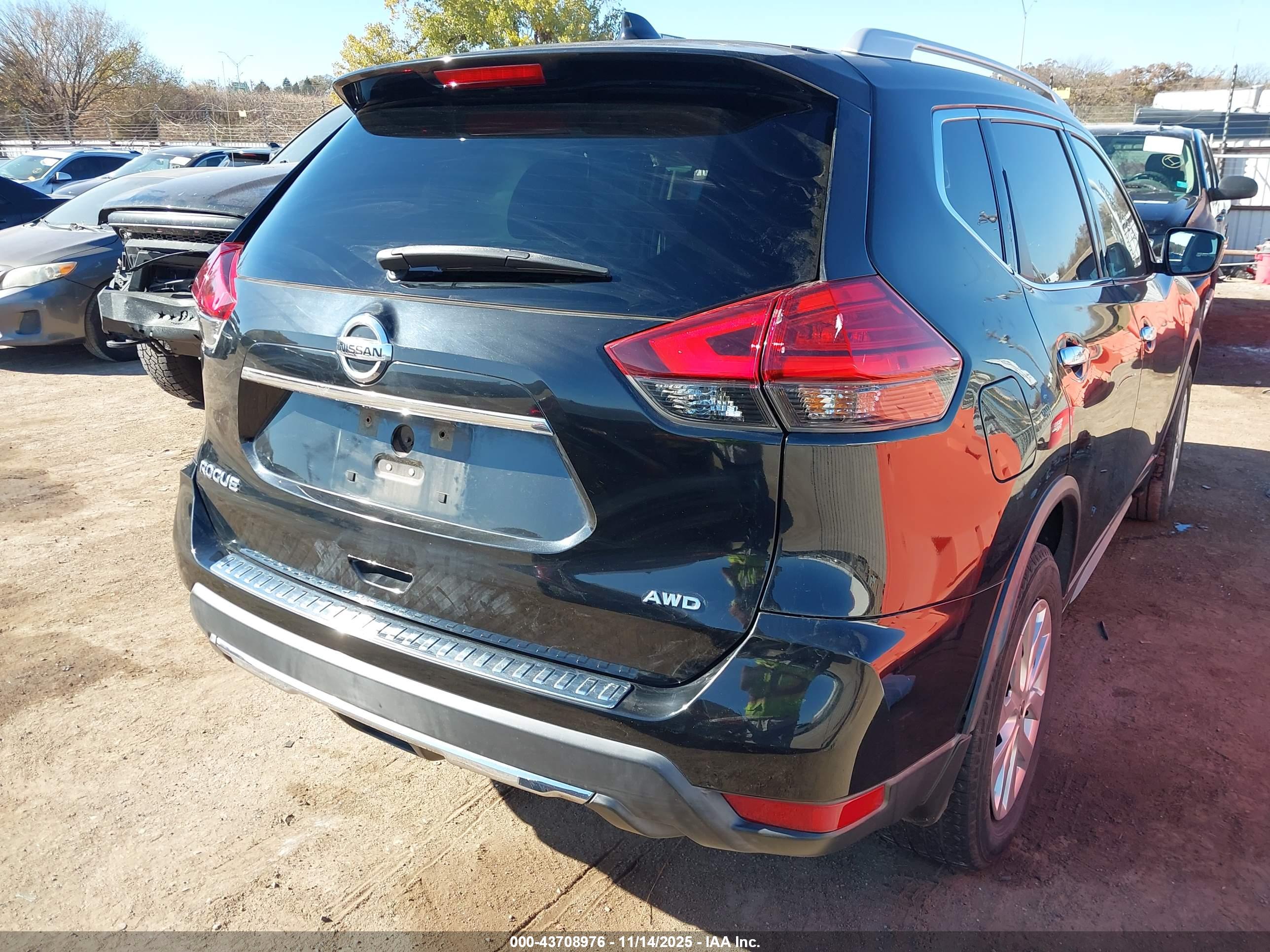 NISSAN ROGUE image 4