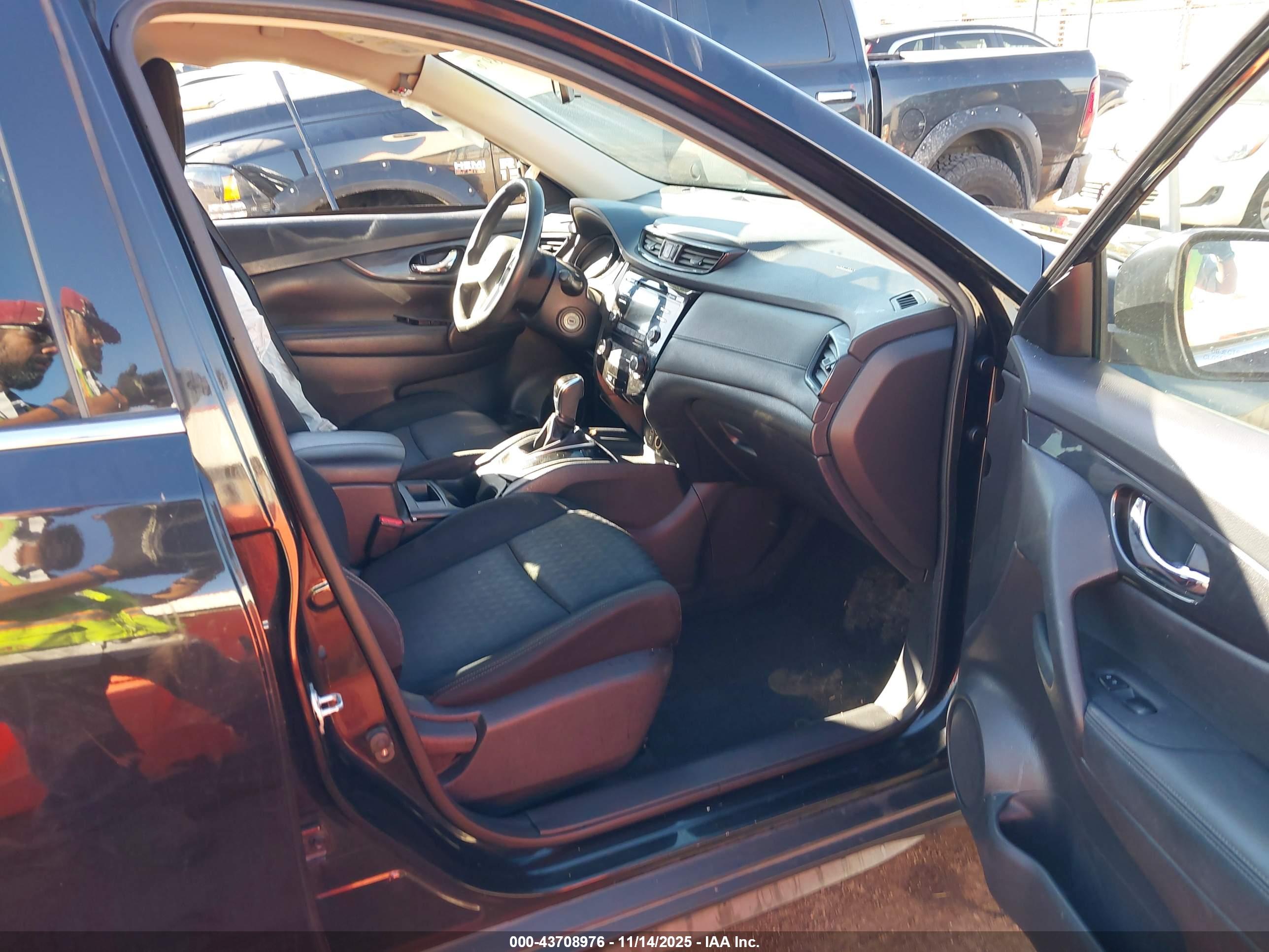 NISSAN ROGUE image 5