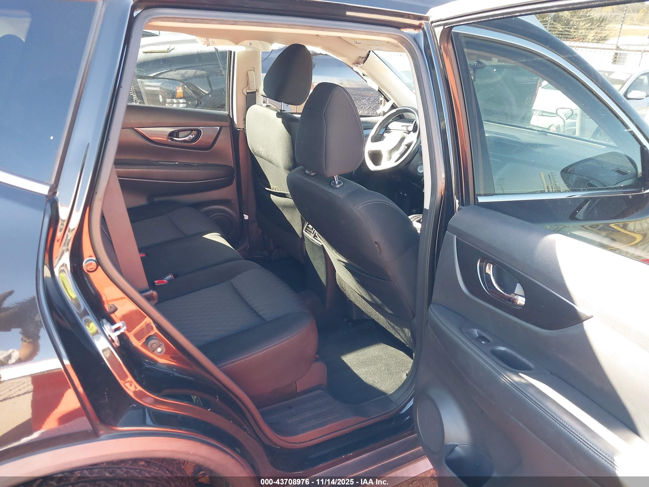 NISSAN ROGUE image 8