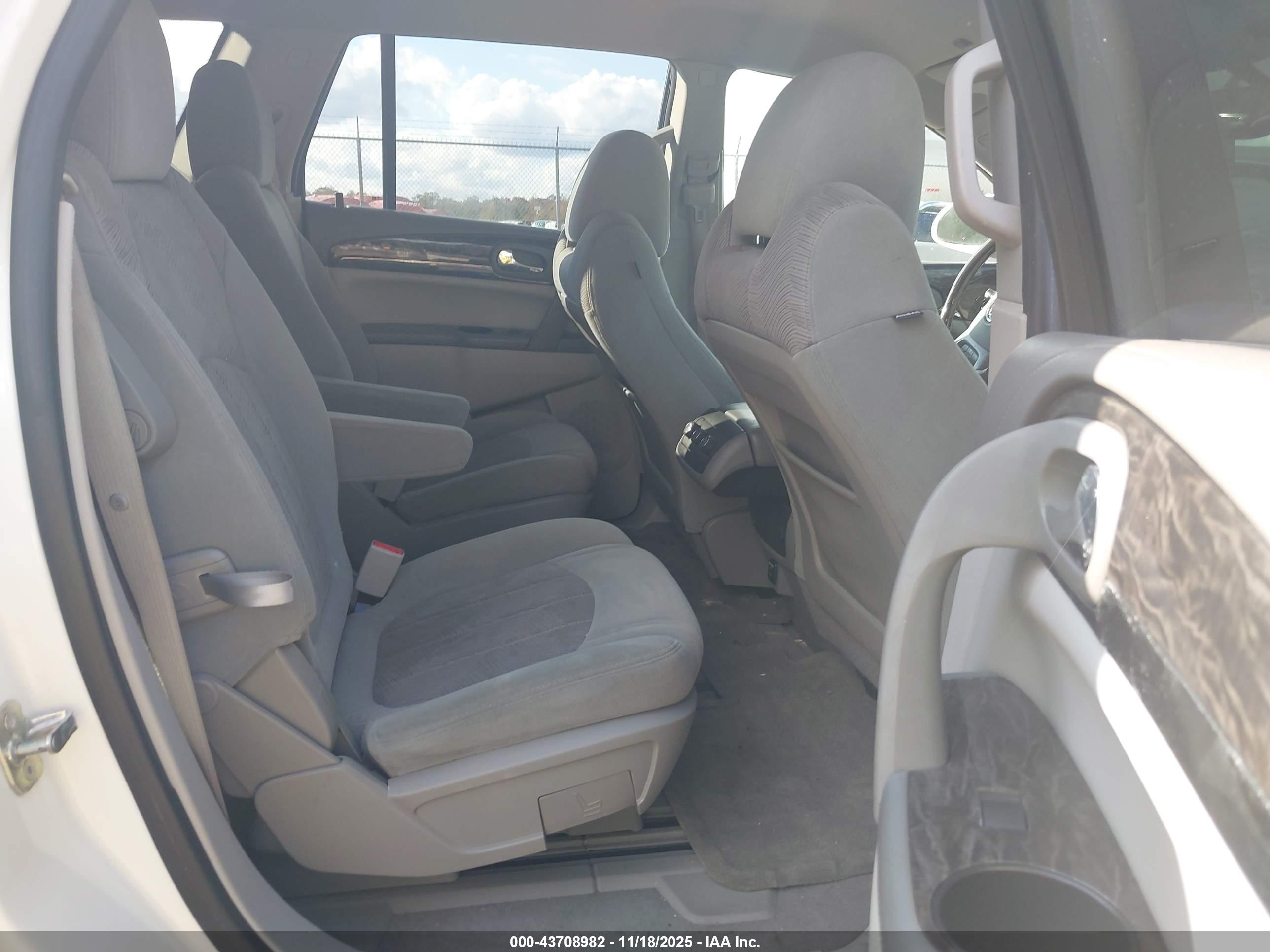 BUICK ENCLAVE image 8