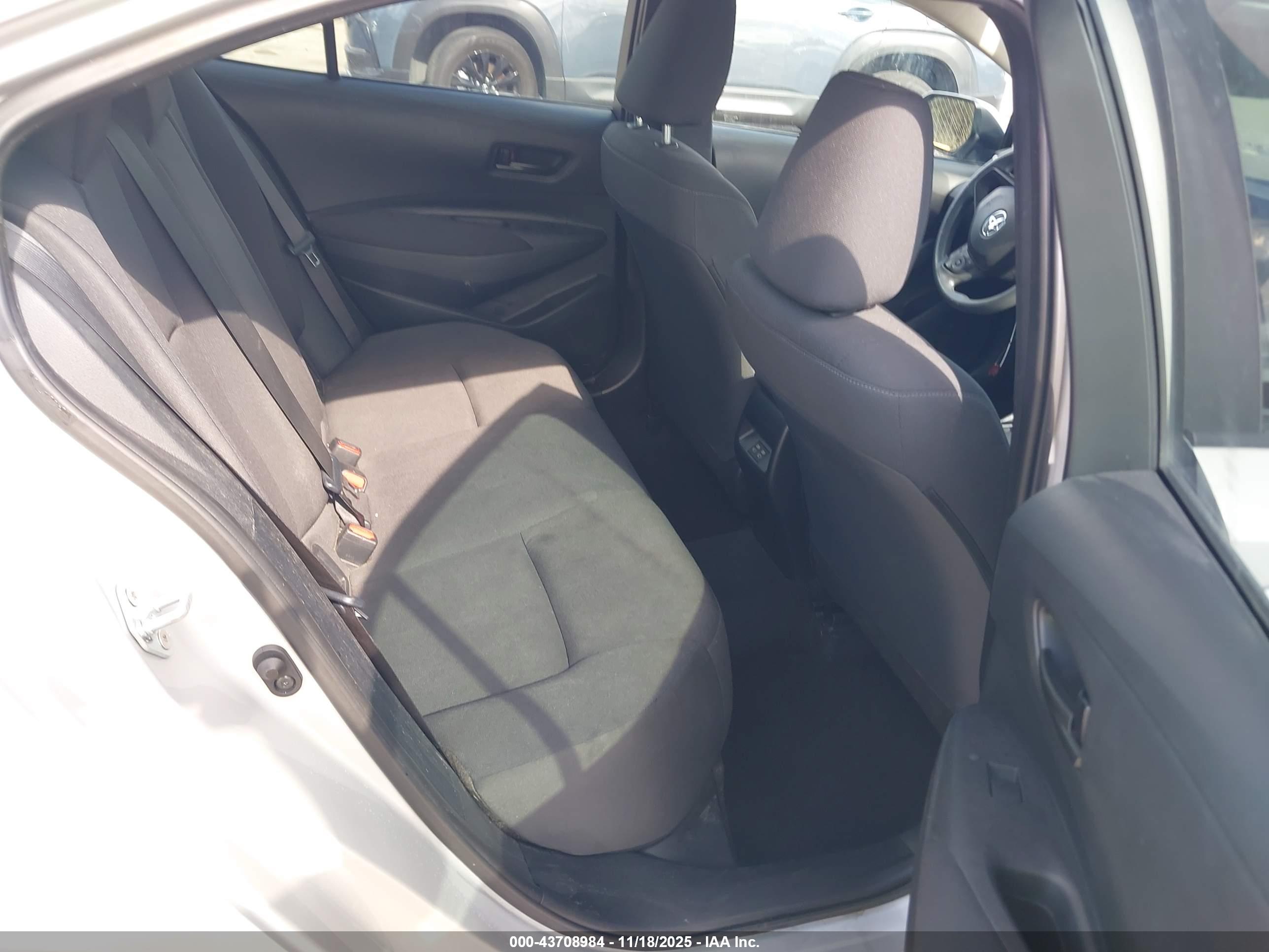 TOYOTA COROLLA image 8