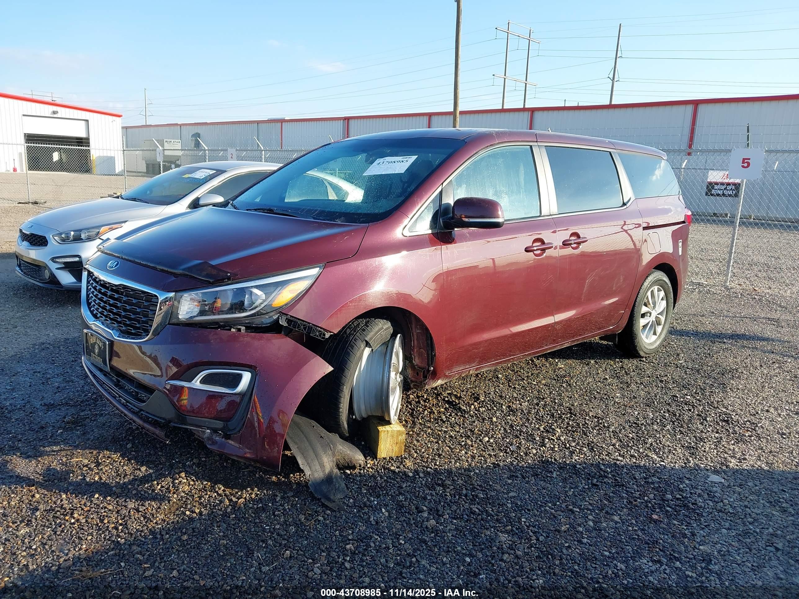 KIA SEDONA image 2