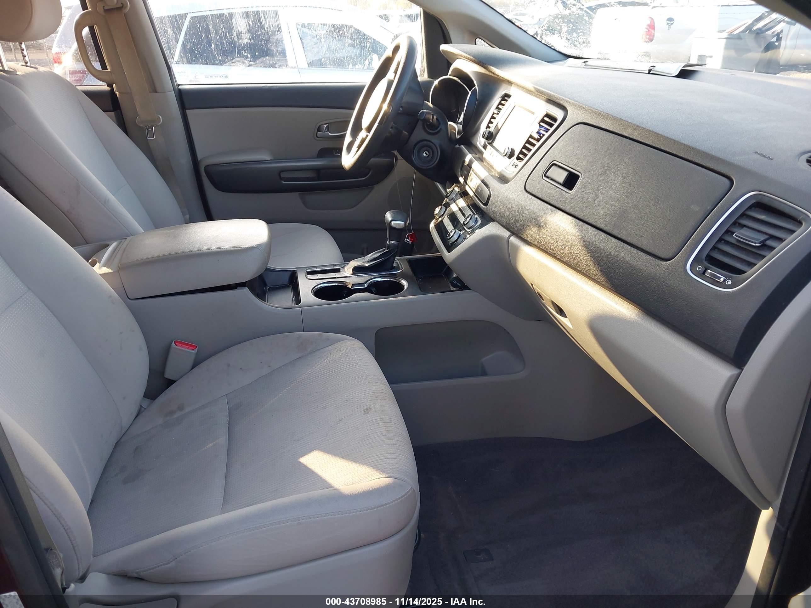 KIA SEDONA image 5