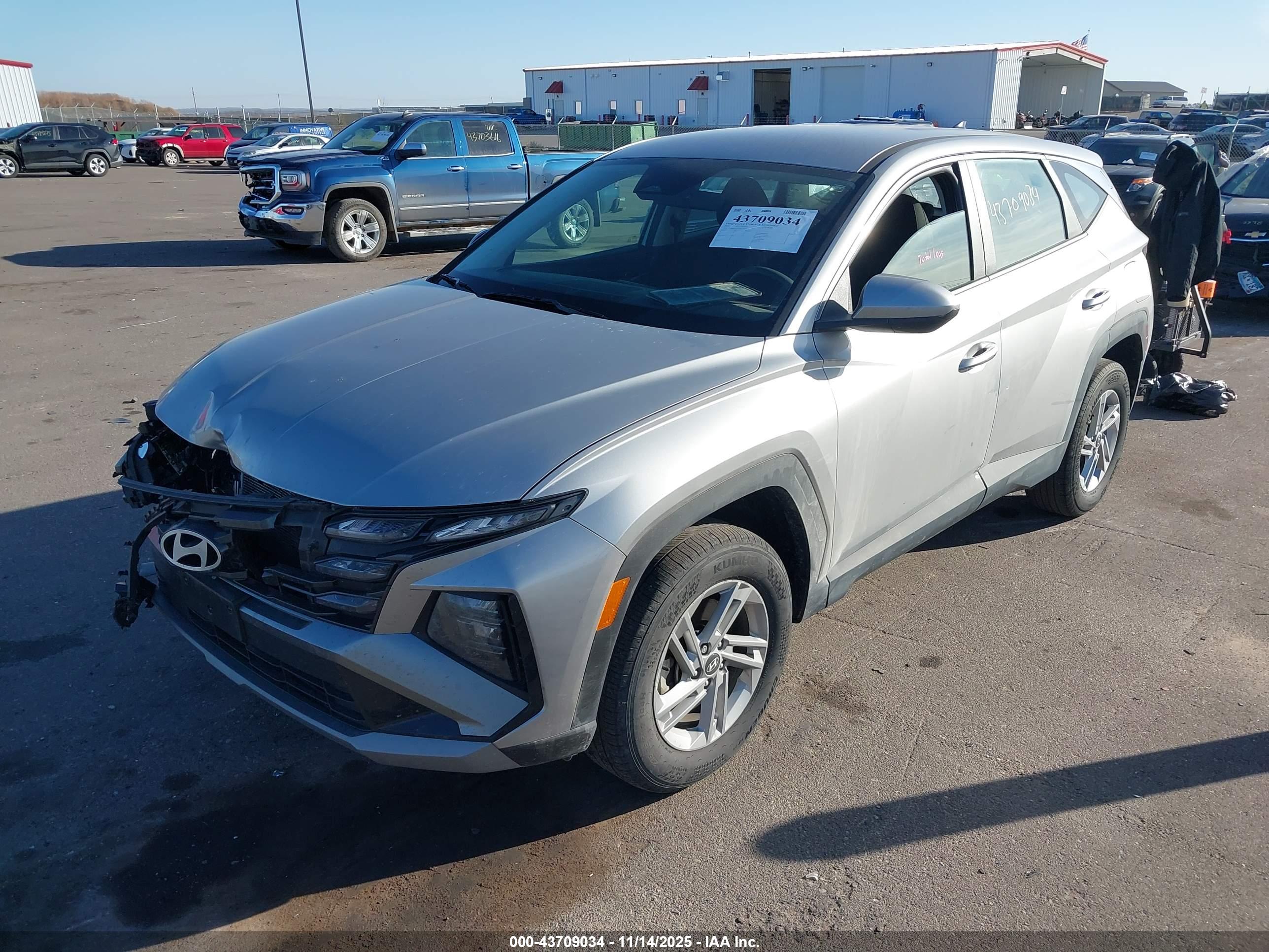 HYUNDAI TUCSON image 2