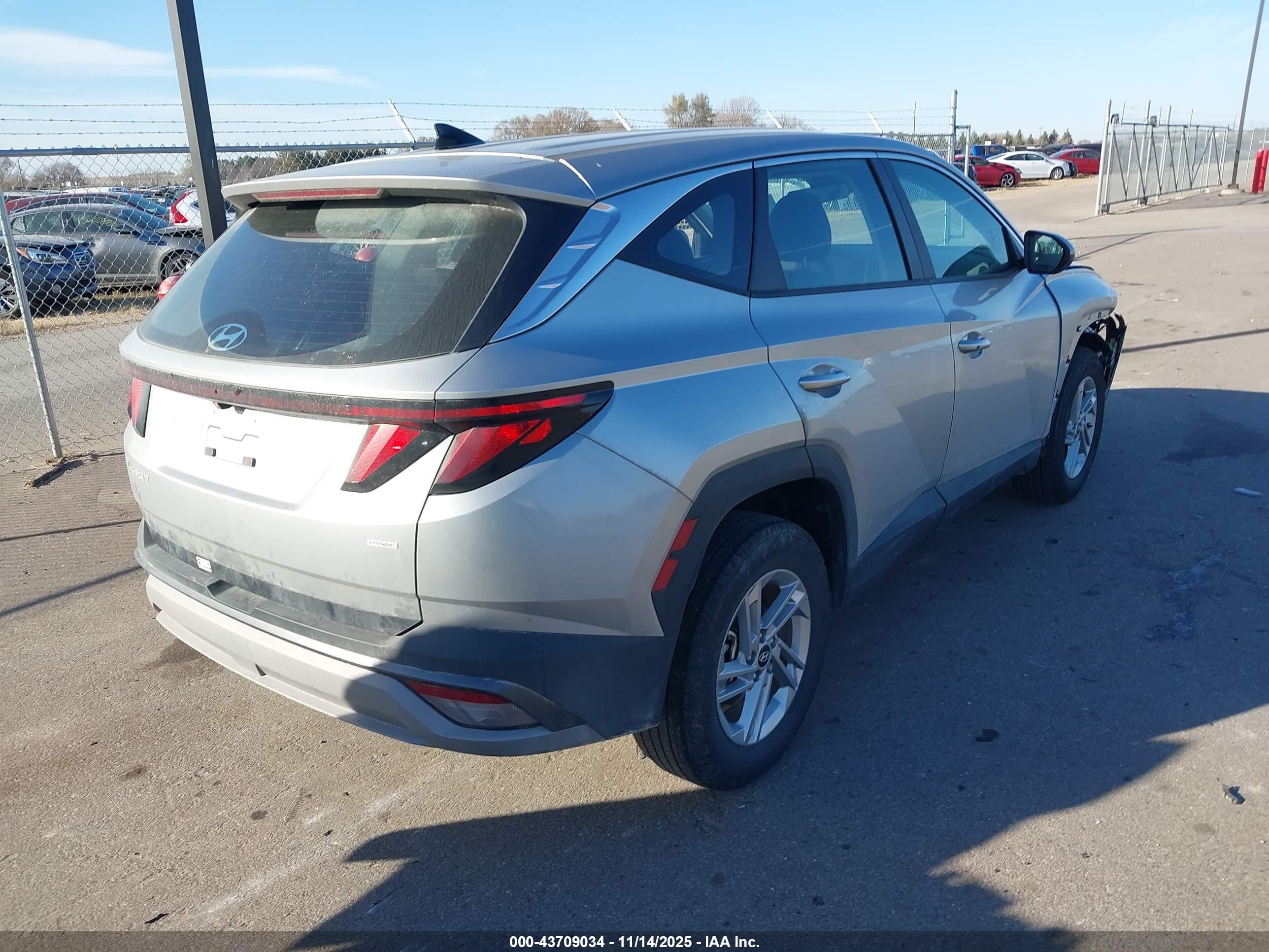 HYUNDAI TUCSON image 4