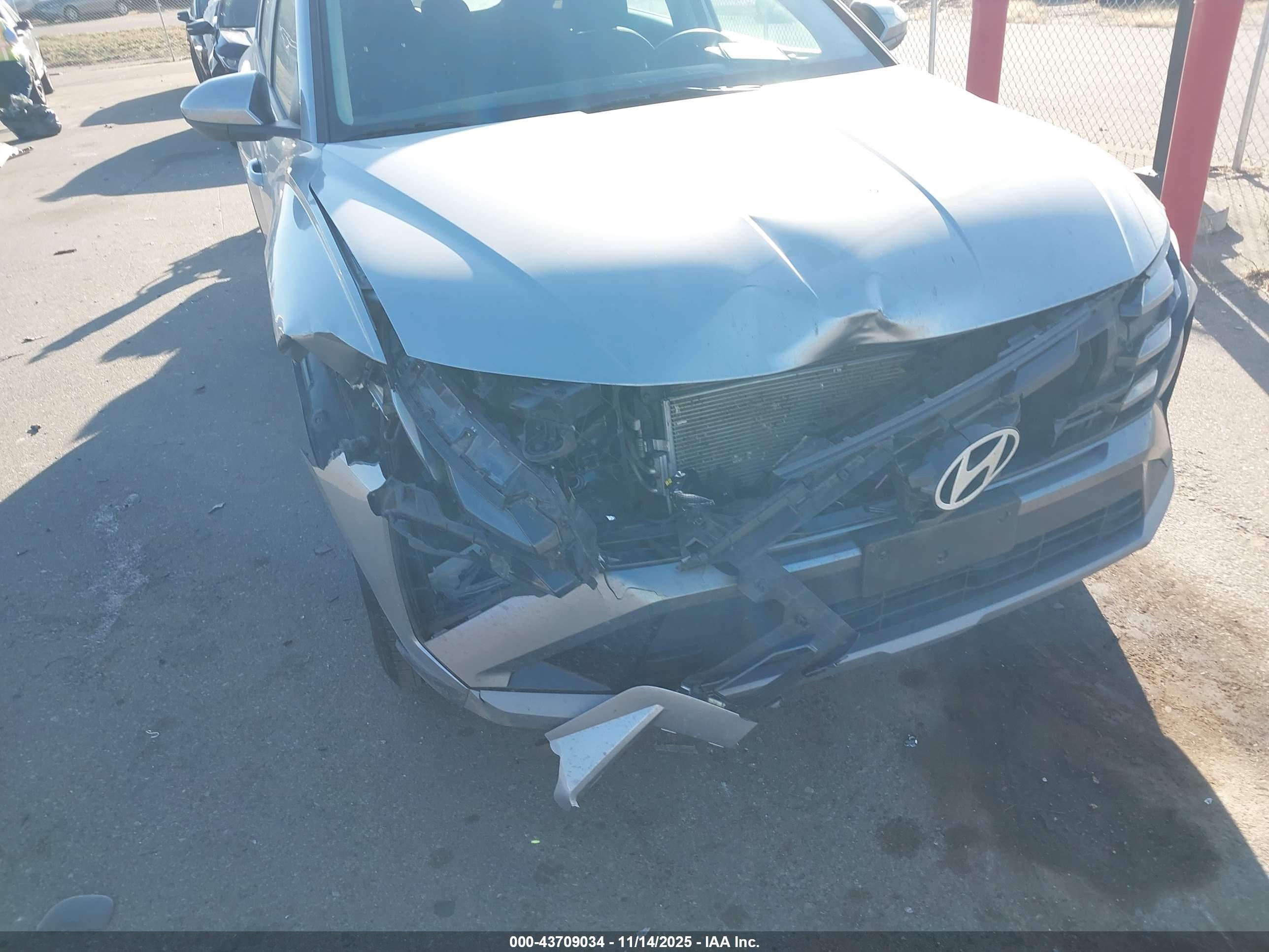 HYUNDAI TUCSON image 6