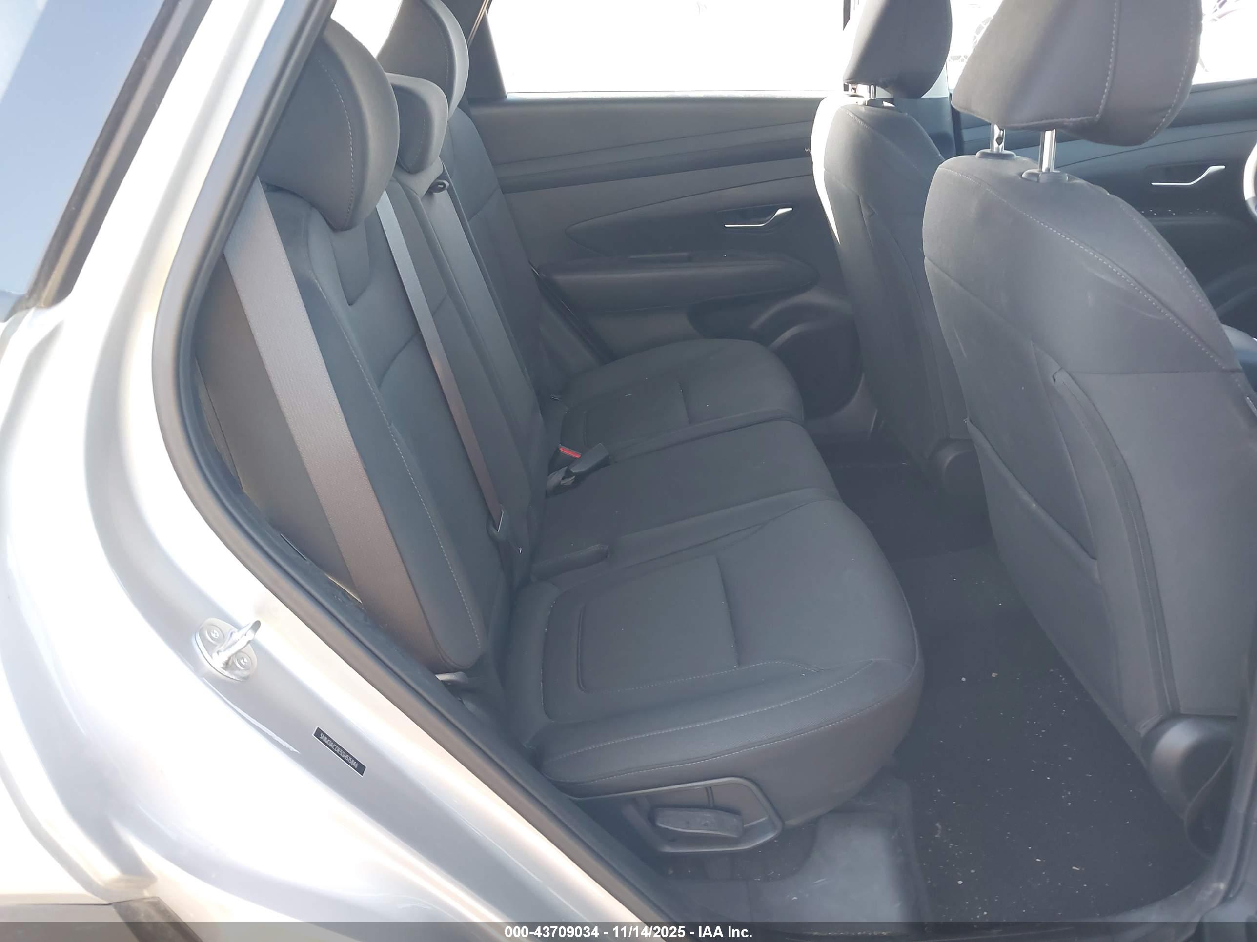 HYUNDAI TUCSON image 8