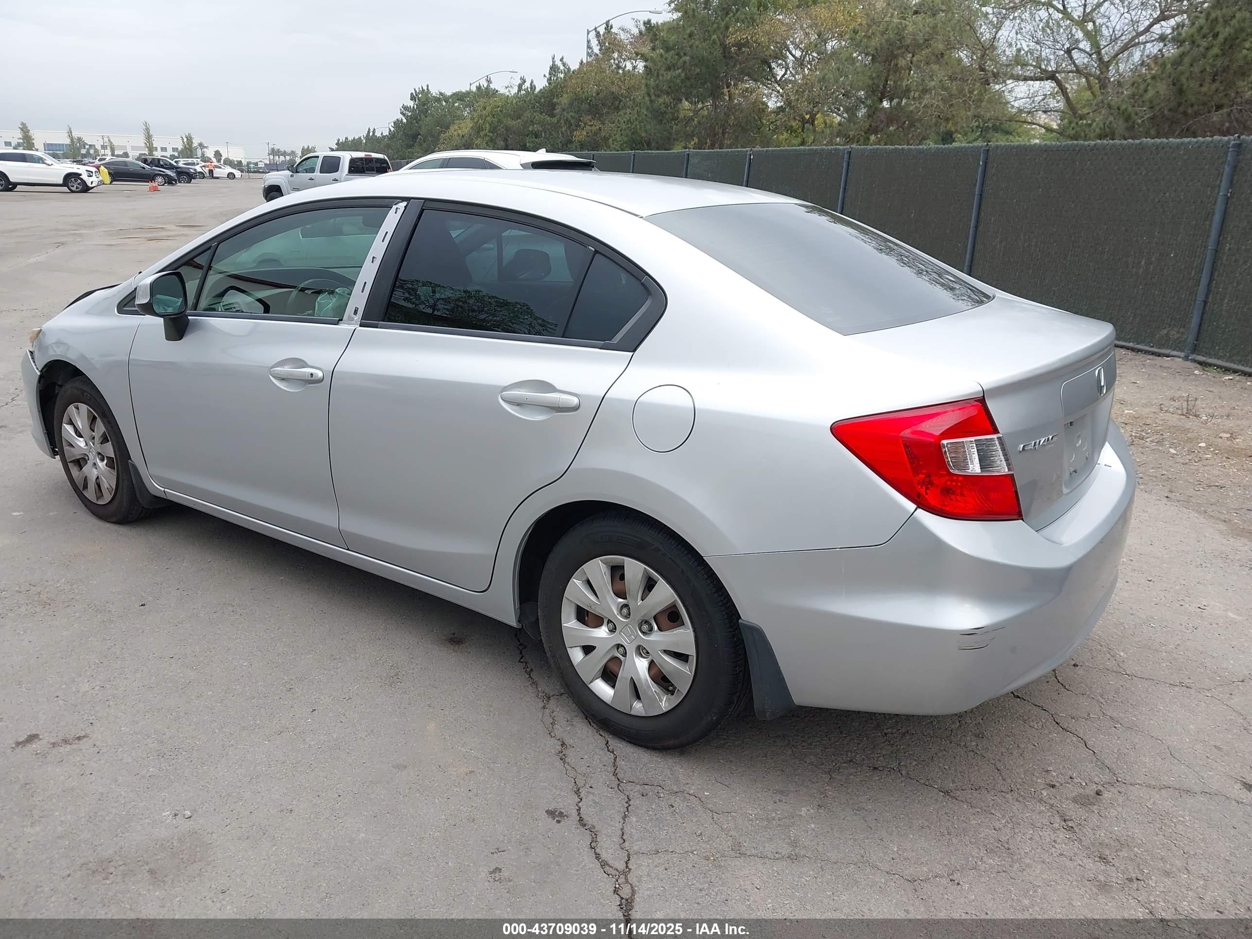HONDA CIVIC image 3