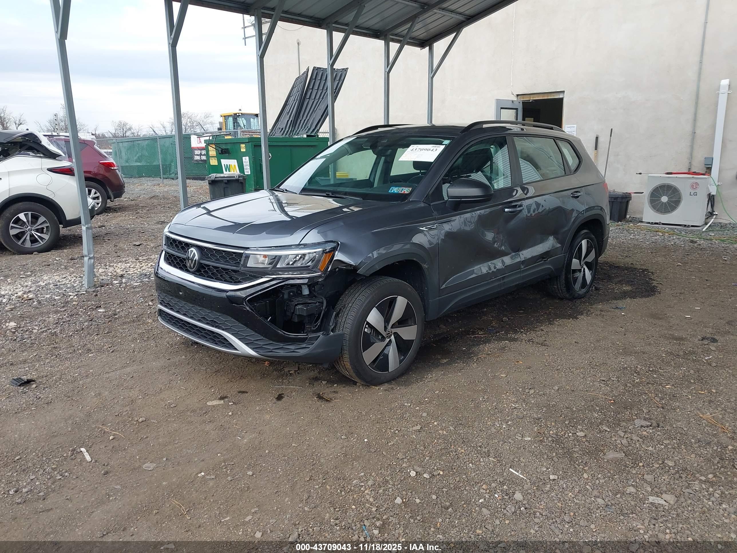 VOLKSWAGEN TAOS image 2